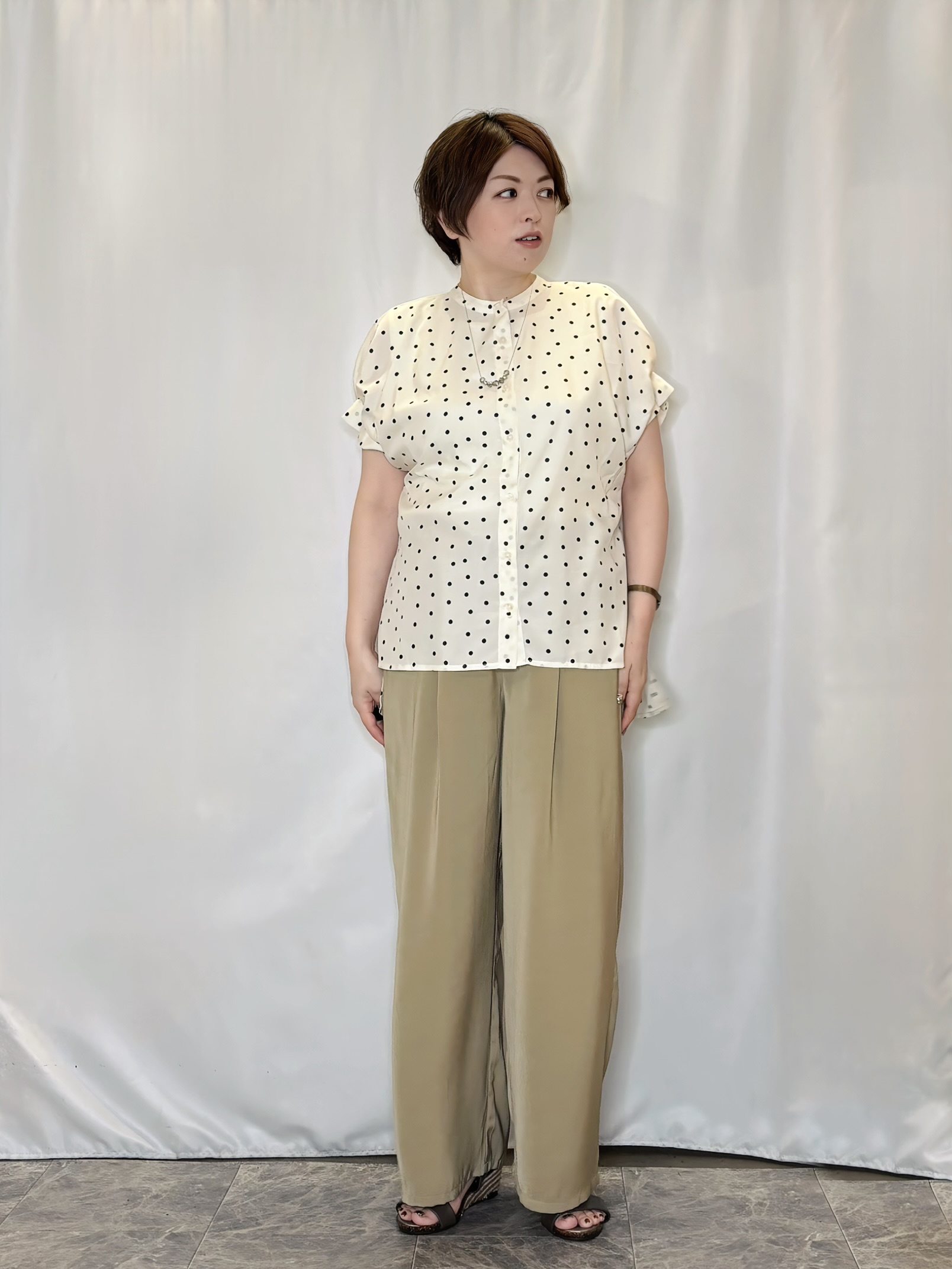 たみさんの「SHOO･LA･RUE｜【ひんやり/洗濯機可/S-LL】オンにもオフにも マルチに使えるボタンレスカーディガン」を使ったコーディネート