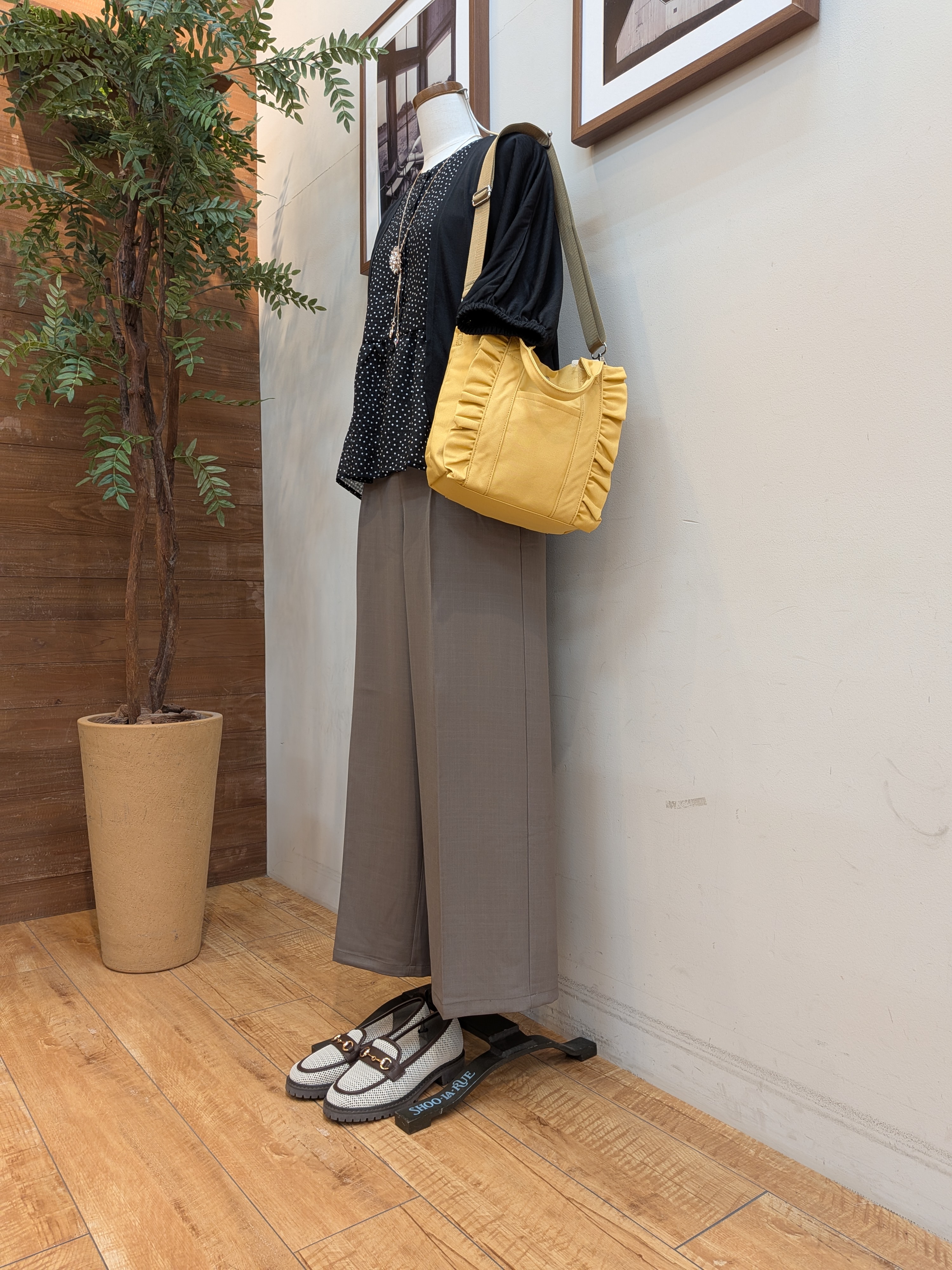 うっちーさんの「SHOO･LA･RUE｜【ひんやり/体型カバー】冷房、UV対策で持ってて安心 さらさら五分袖ボレロカーディガン」を使ったコーディネート