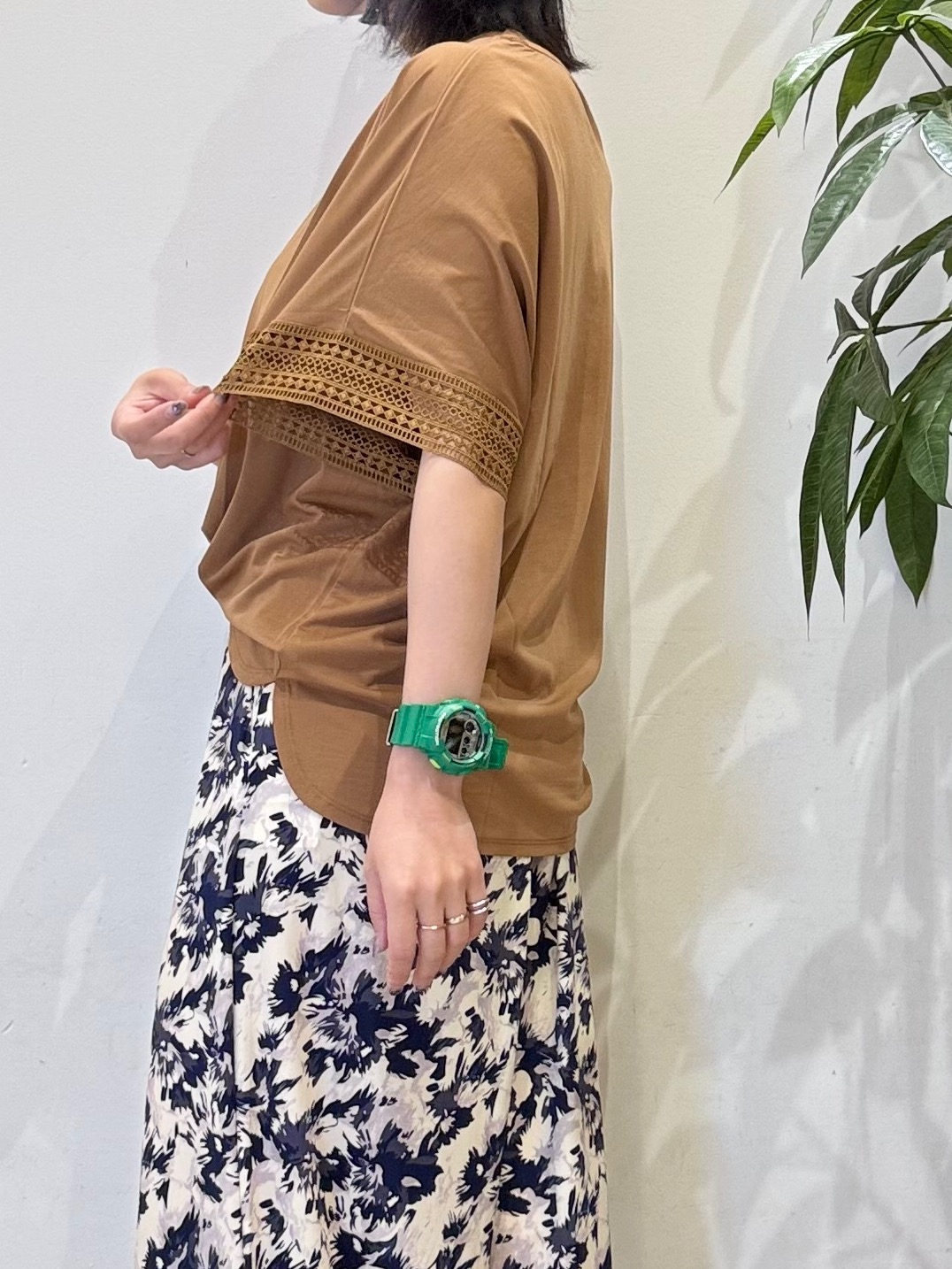 misakiさんの「SHOO･LA･RUE｜【ひんやり/UV】お袖レースが上品 ゆったりとろみトップス」を使ったコーディネート