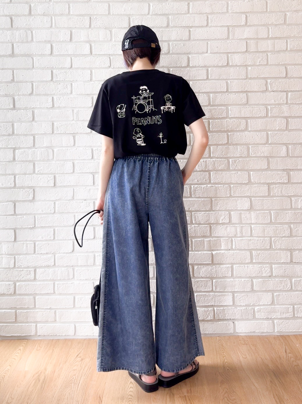 𝐜𝐡𝐢𝐤𝐚さんの「SHOO･LA･RUE｜【PEANUTS】ひんやりプリントTシャツ」を使ったコーディネート
