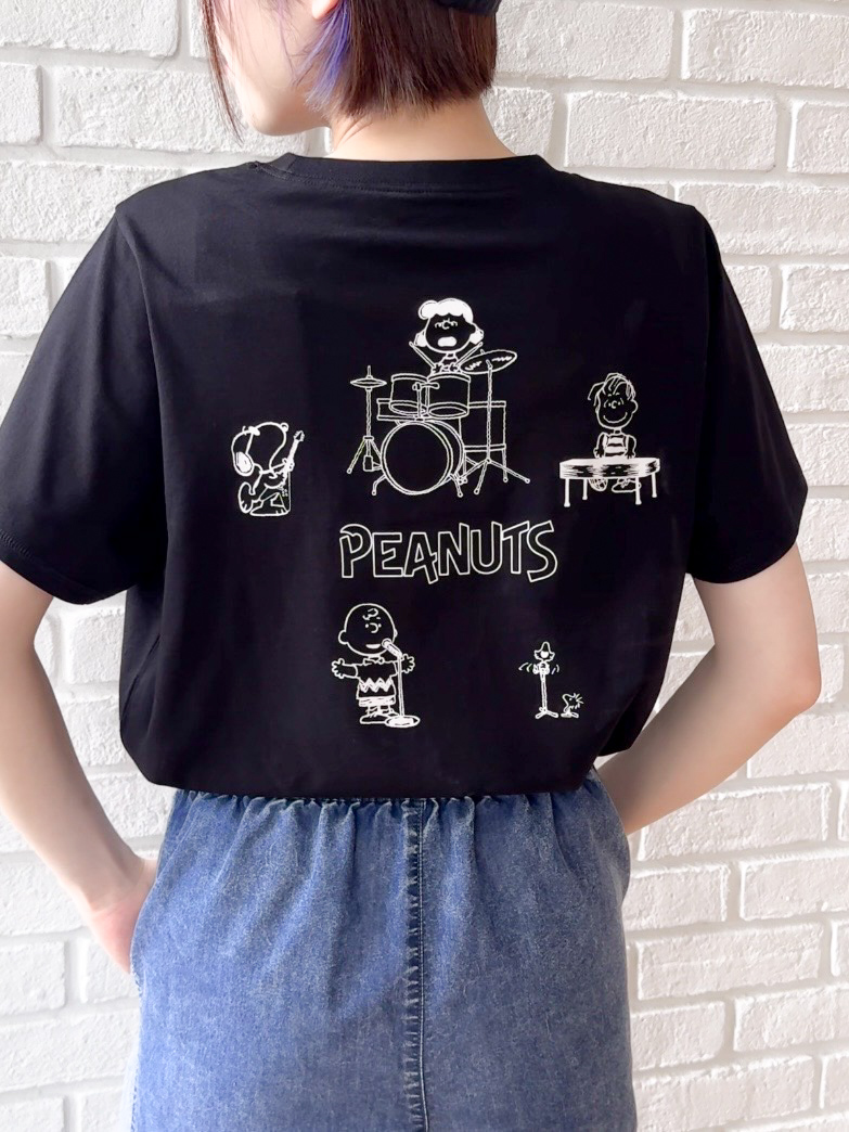 𝐜𝐡𝐢𝐤𝐚さんの「SHOO･LA･RUE｜【PEANUTS】ひんやりプリントTシャツ」を使ったコーディネート