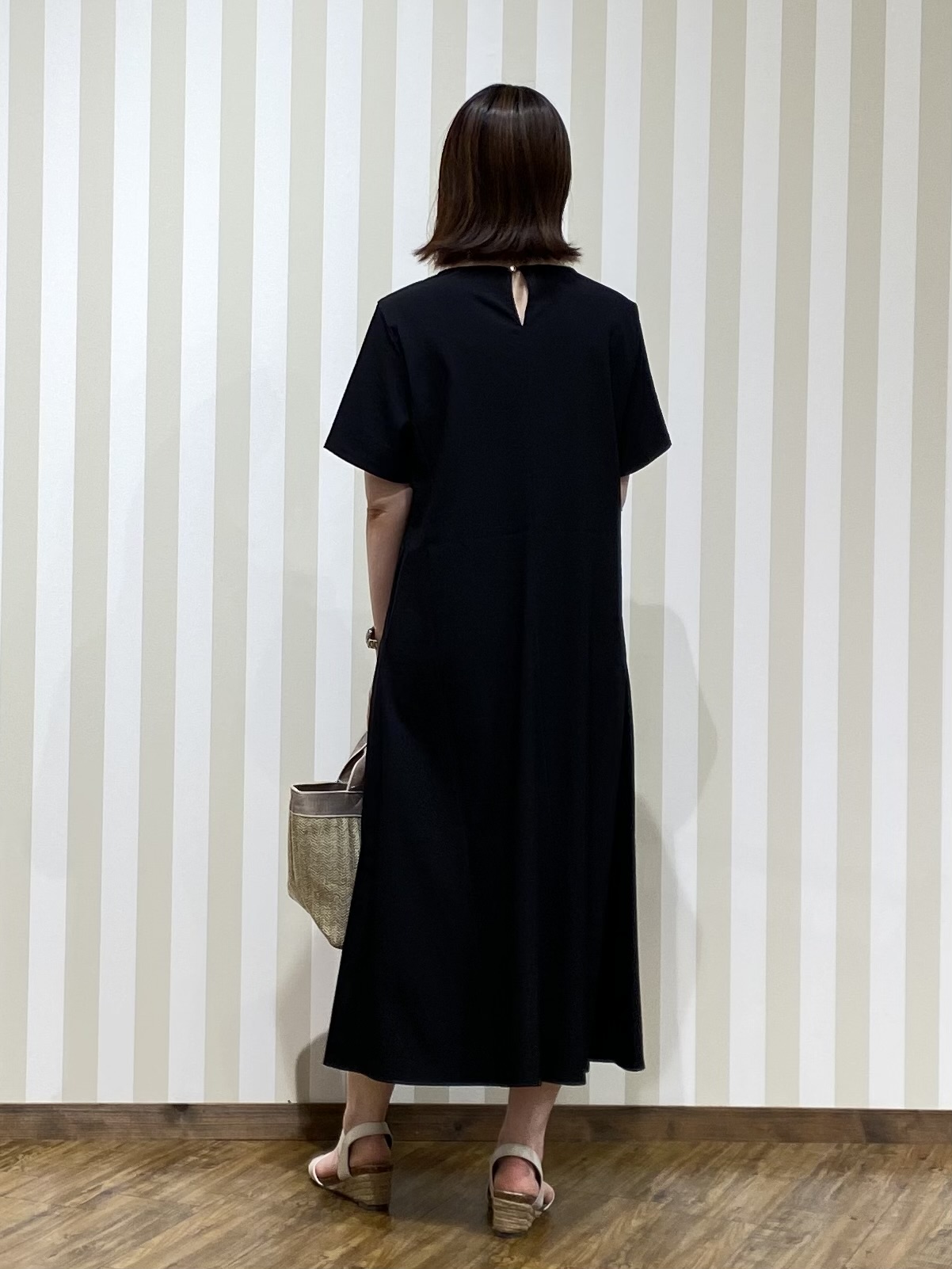 SAOさんの「SHOO･LA･RUE｜【S-LL/洗濯機可/セットアップ可】軽凛(かろりん) ひんやり切替ワンピース」を使ったコーディネート