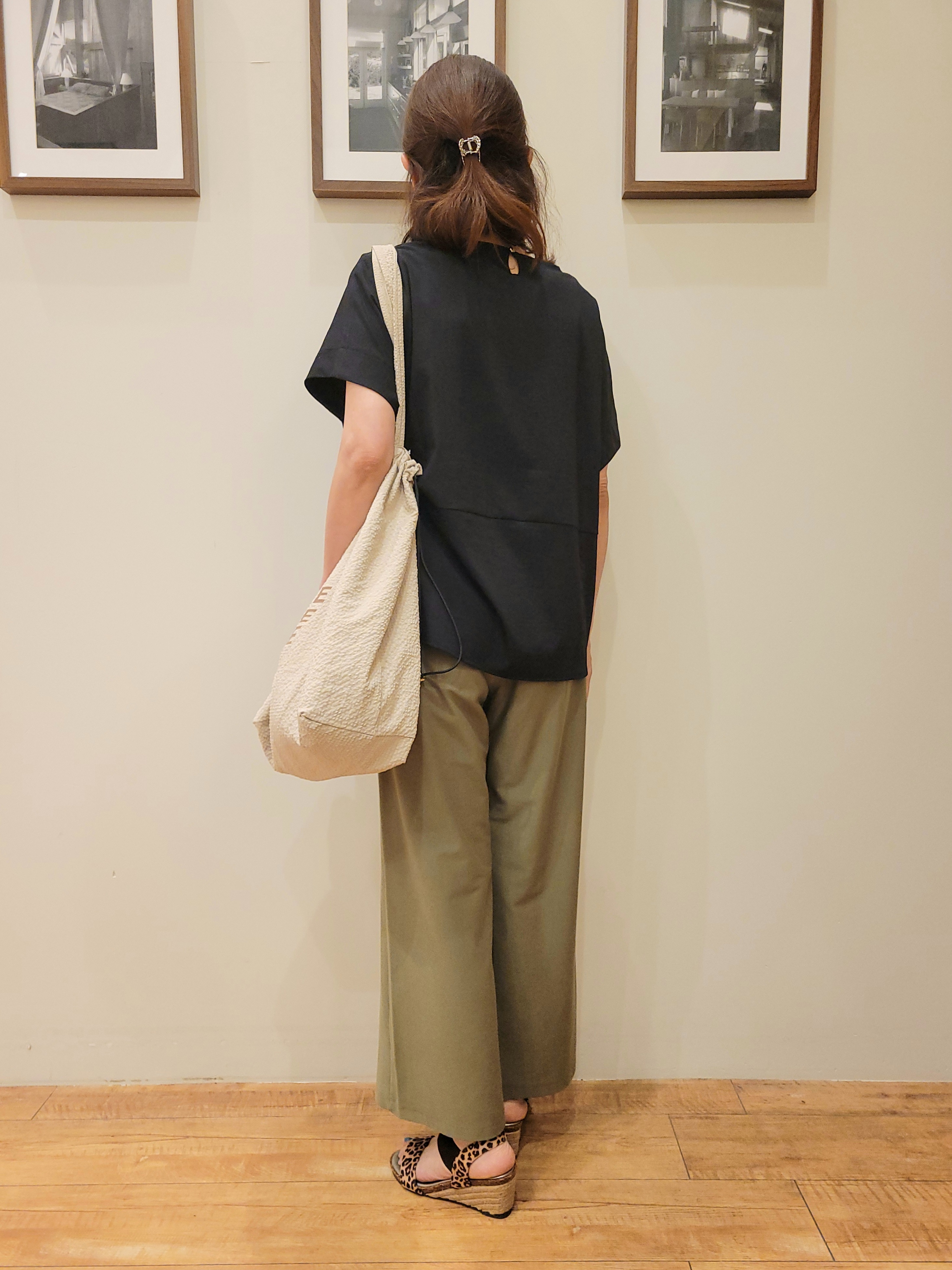 ユウさんの「SHOO･LA･RUE｜【洗濯機可/セットアップ可】軽凛(かろりん) ひんやり切替コクーントップス」を使ったコーディネート