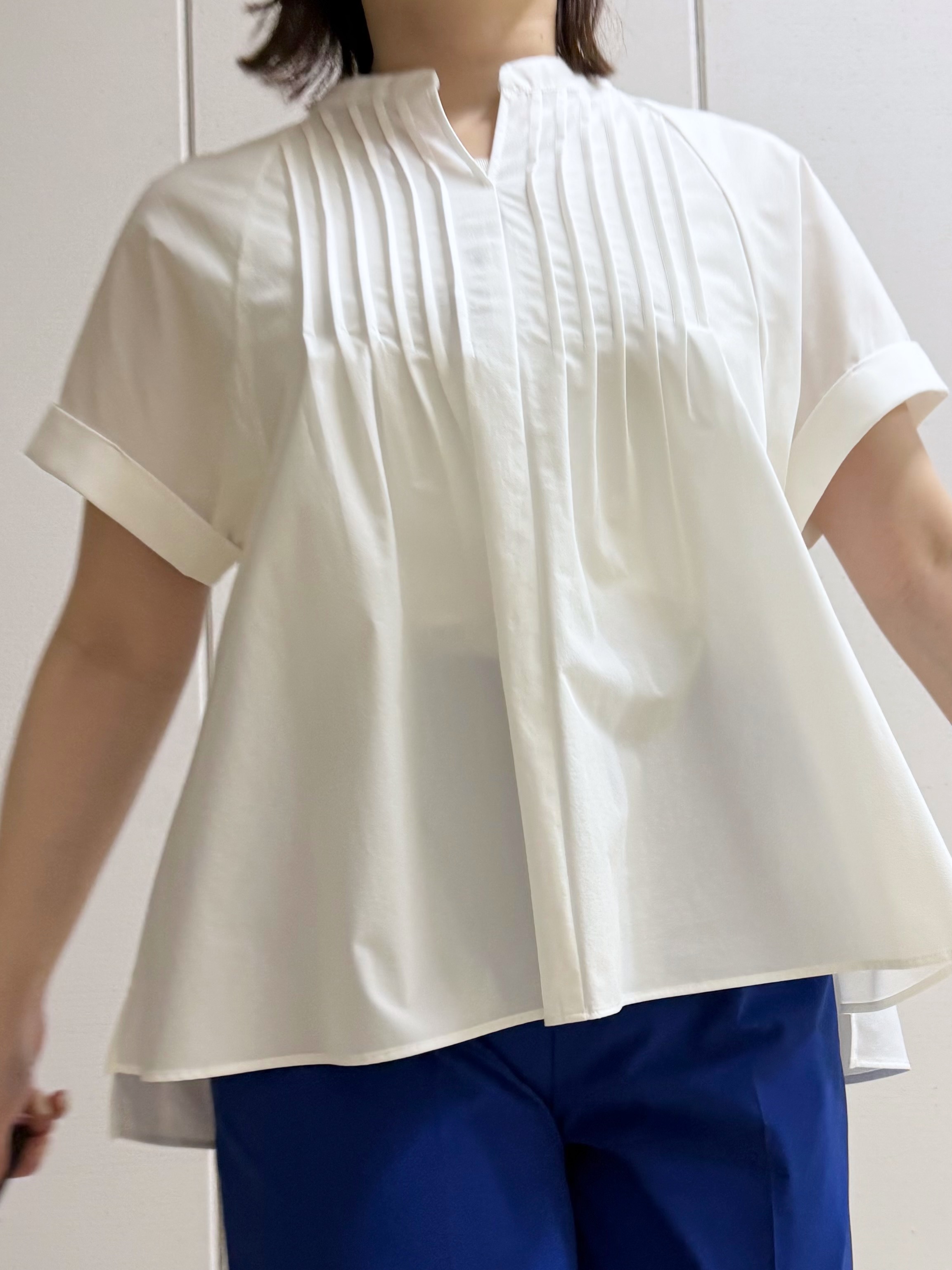 Rikoさんの「INDIVI｜【撥水／UVケア／SETUP可能】軽量タックスキッパーブラウス」を使ったコーディネート