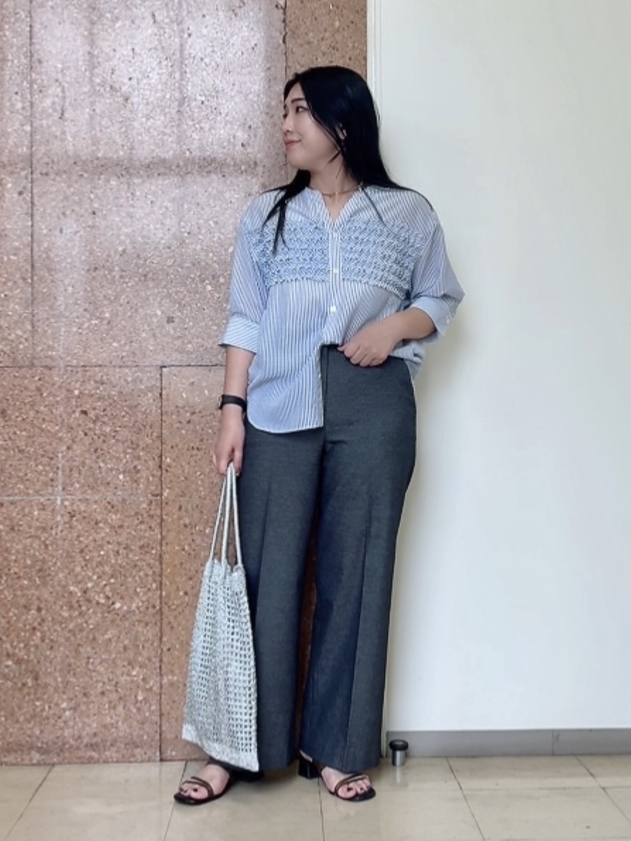 なかじさんの「UNTITLED｜【接触冷感/通気性/洗える】フロントフリルブラウス」を使ったコーディネート