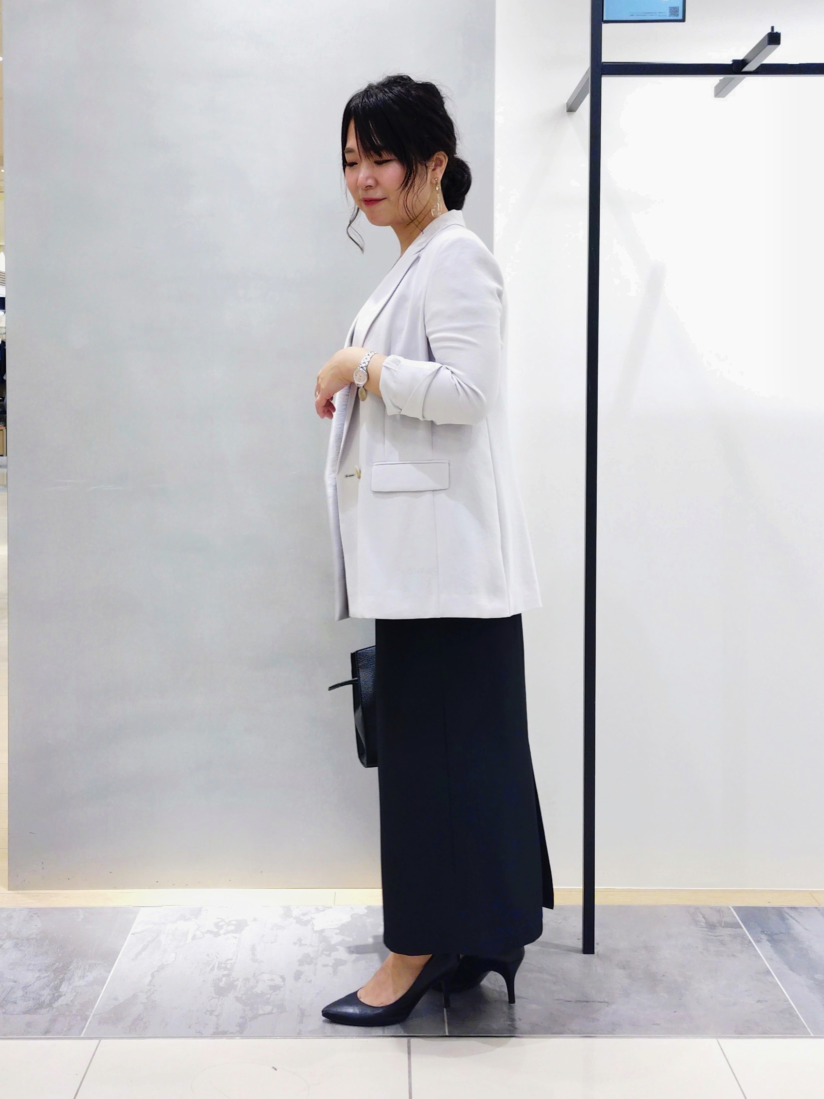 TOMOMIさんの「INDIVI｜【清涼感／UVケア／接触冷感】Vネックストライプブラウス」を使ったコーディネート