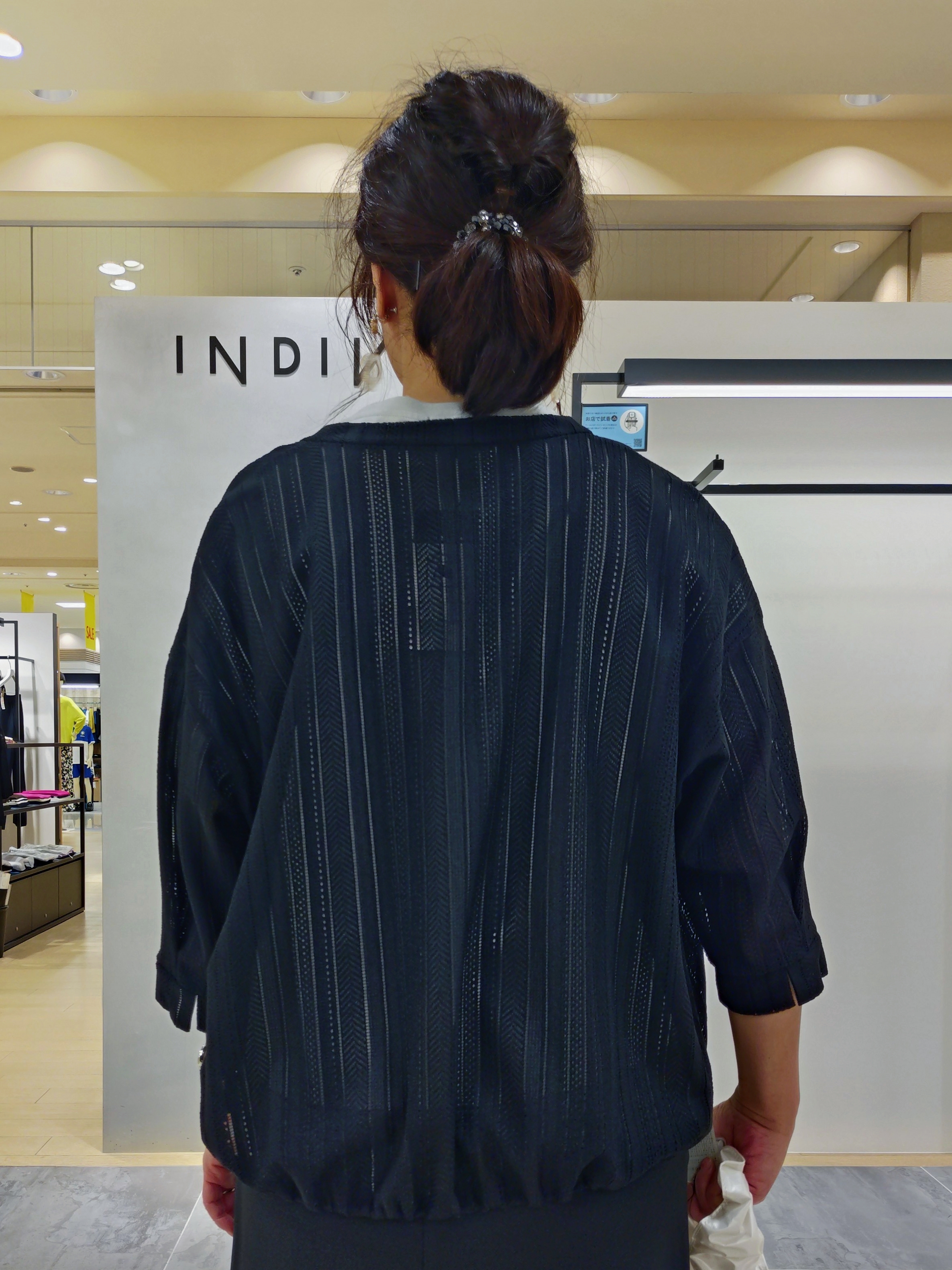 TOMOMIさんの「INDIVI｜【新色登場！超軽量】2WAYドロストショルダーバッグ」を使ったコーディネート