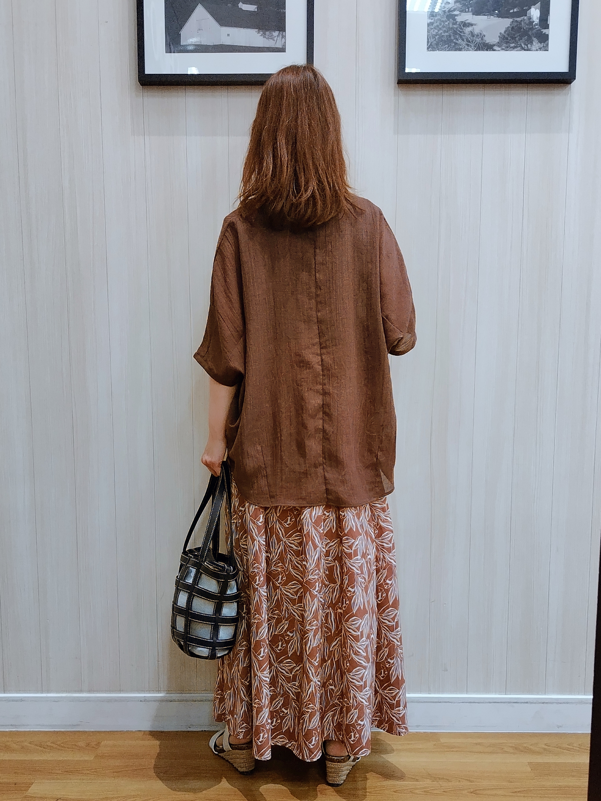 yseさんの「SHOO･LA･RUE｜【洗濯機可/選べる6色】ナチュラルな風合いが魅力 ゆったり楊柳シアードルマンブラウス」を使ったコーディネート