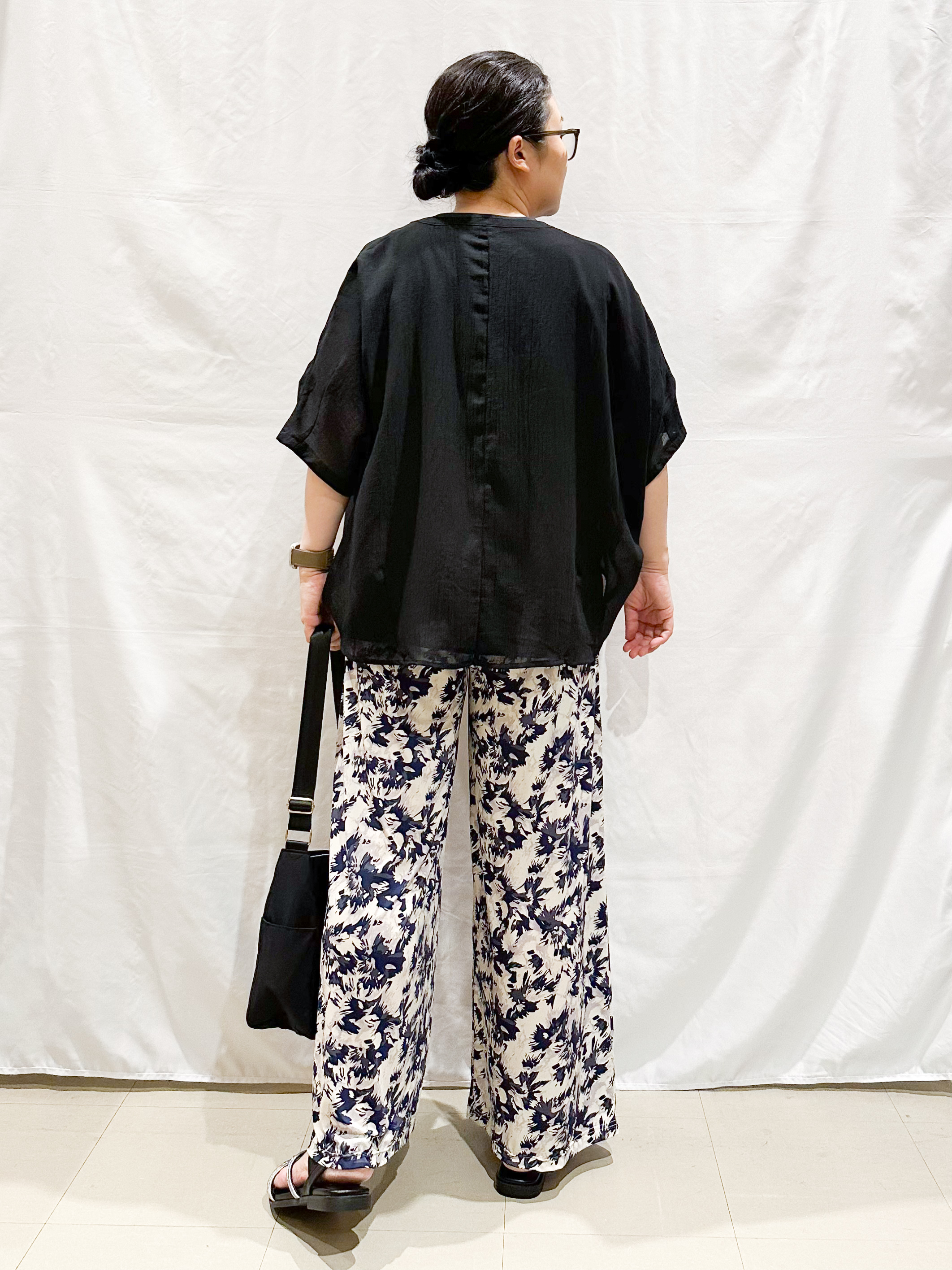 umeさんの「SHOO･LA･RUE｜【洗濯機可/選べる6色】ナチュラルな風合いが魅力 ゆったり楊柳シアードルマンブラウス」を使ったコーディネート