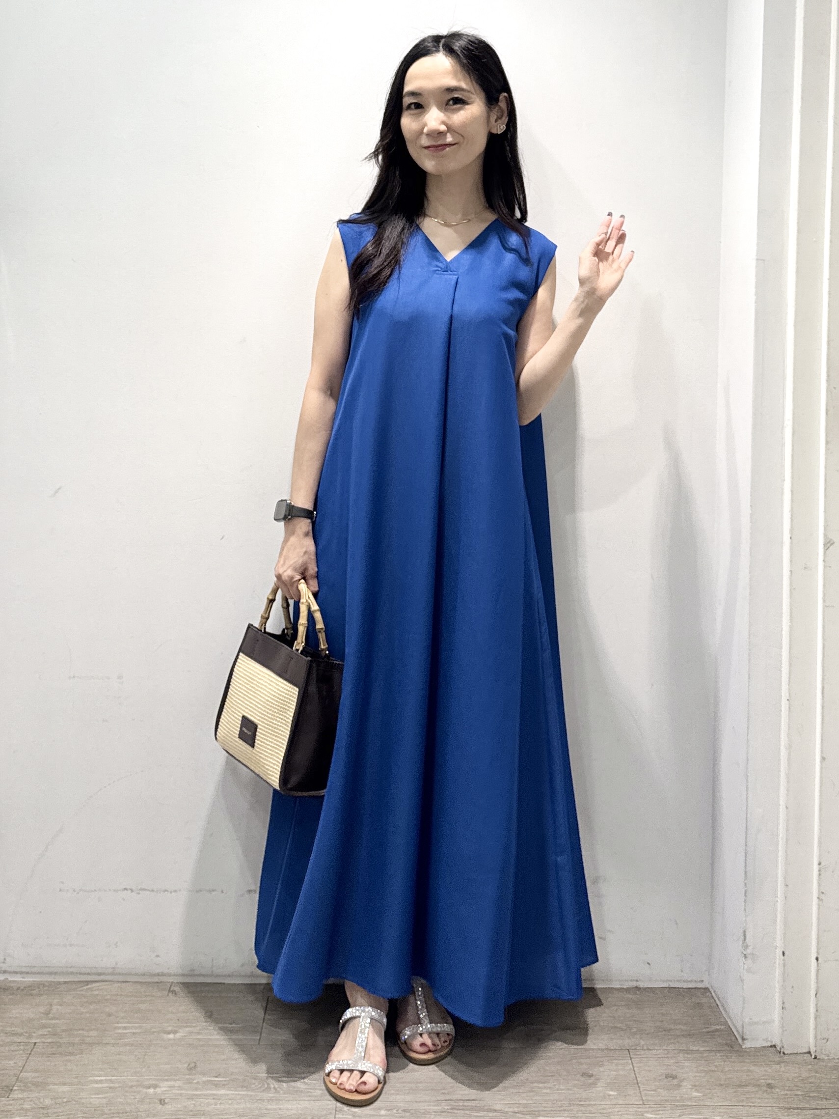 yuicciさんの「OPAQUE.CLIP｜【接触冷感】麻混シアーVネックフレアワンピース《洗濯機OK》」を使ったコーディネート