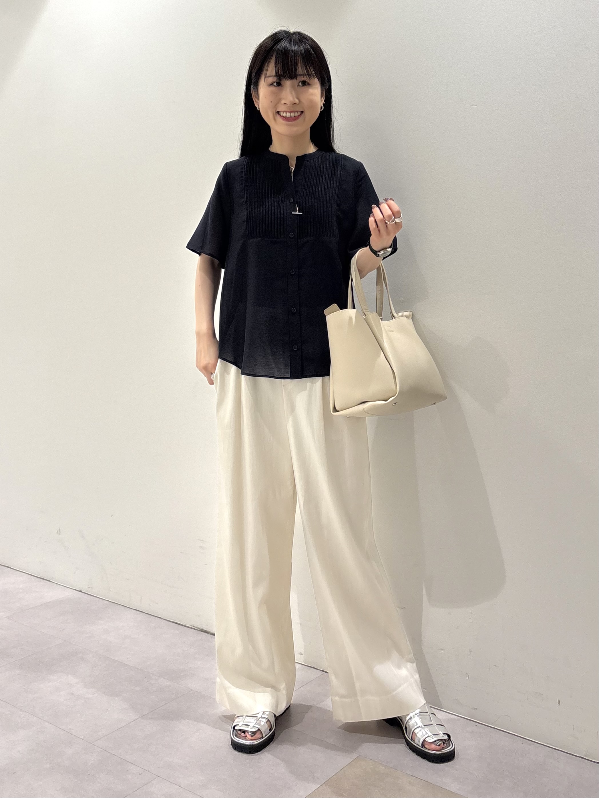 KEIKOさんの「INDIVI｜【接触冷感/洗える】シアーシャンブレーピンタックブラウス」を使ったコーディネート