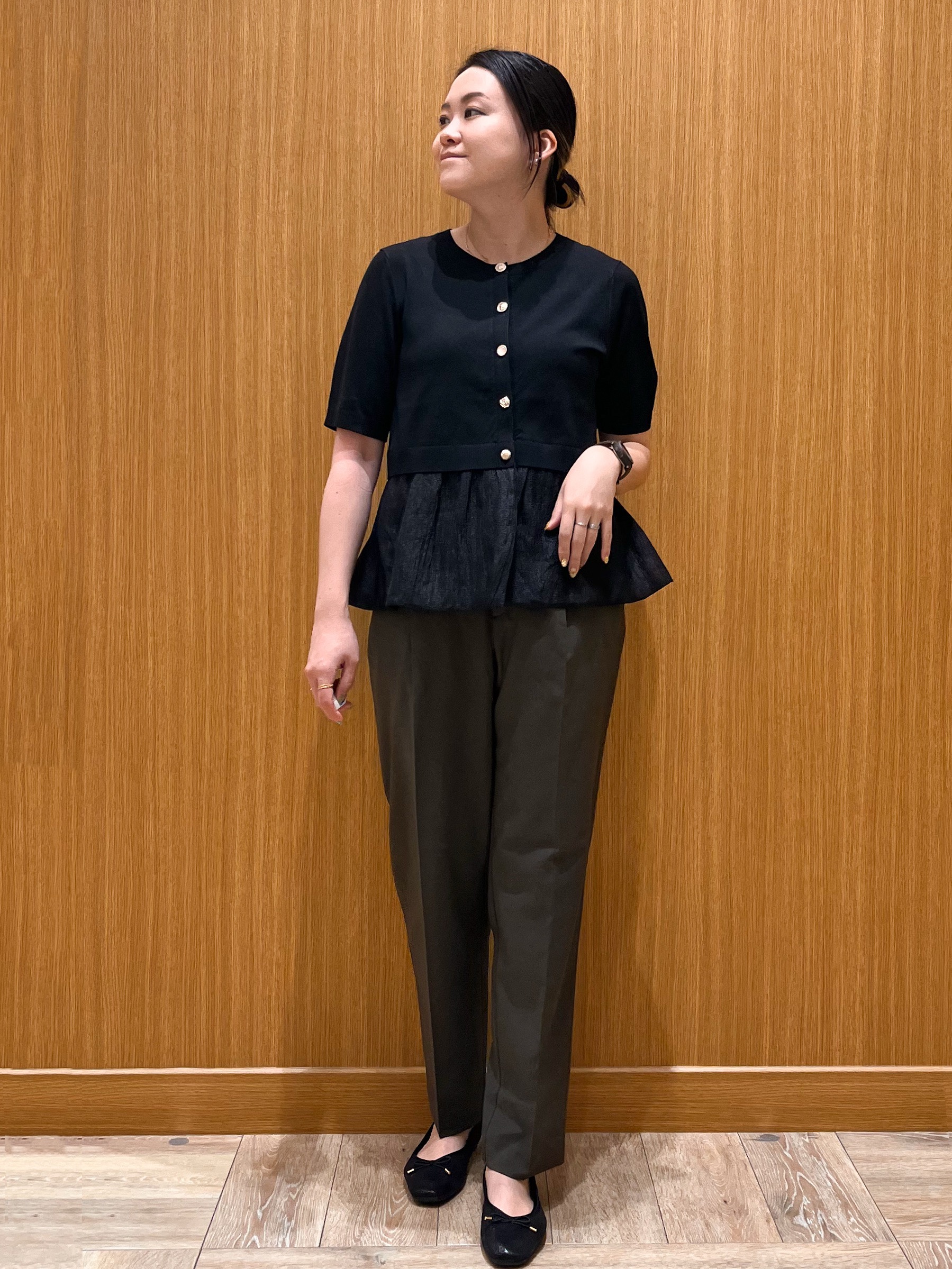 aさんの「OPAQUE.CLIP｜ペプラムレイヤードカーディガン【洗濯機OK】」を使ったコーディネート