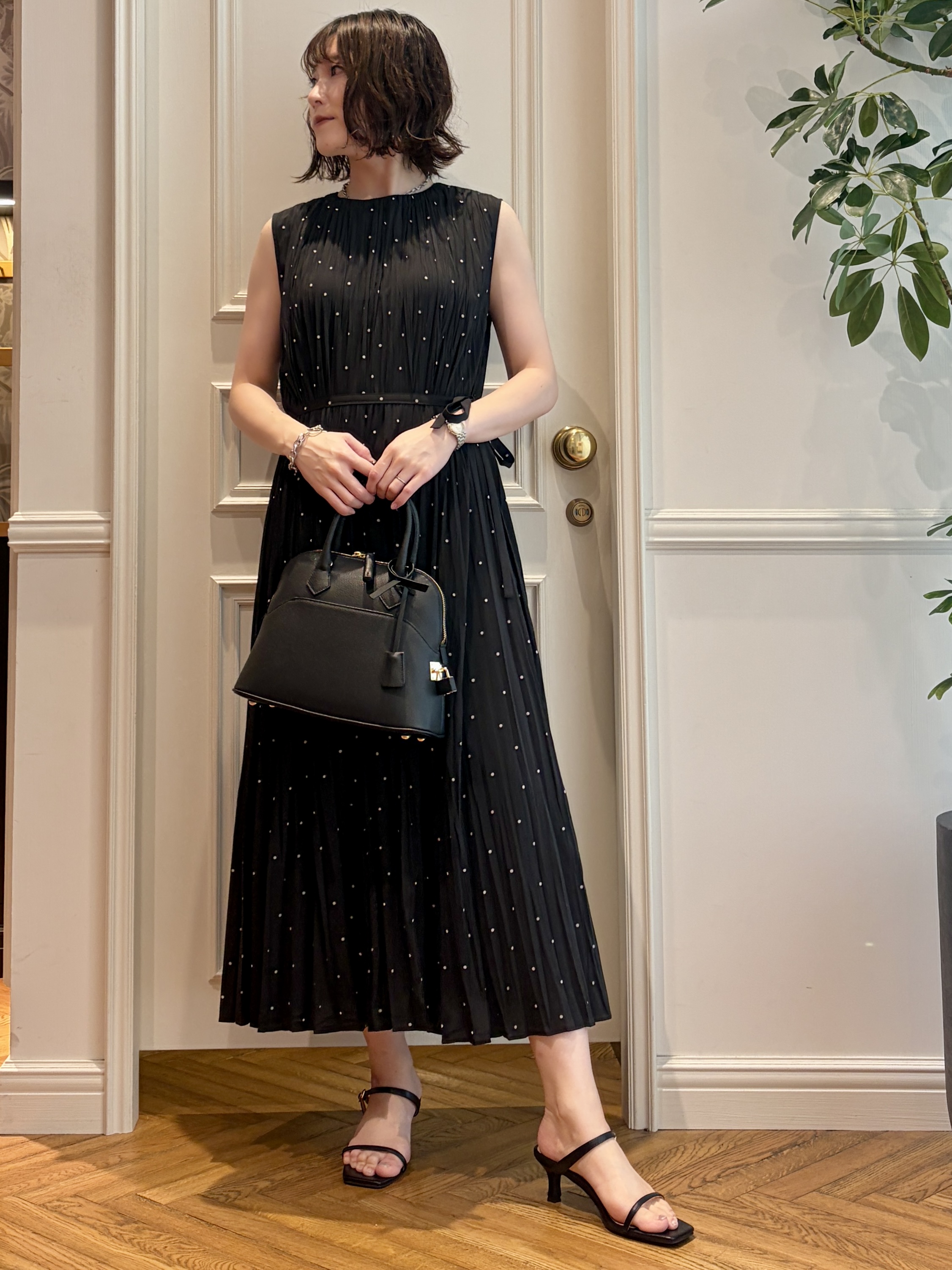 nakaoさんの「DRESSTERIOR｜◆mica della valle（ミカデラヴァッレ）Katia ハンドバッグ」を使ったコーディネート
