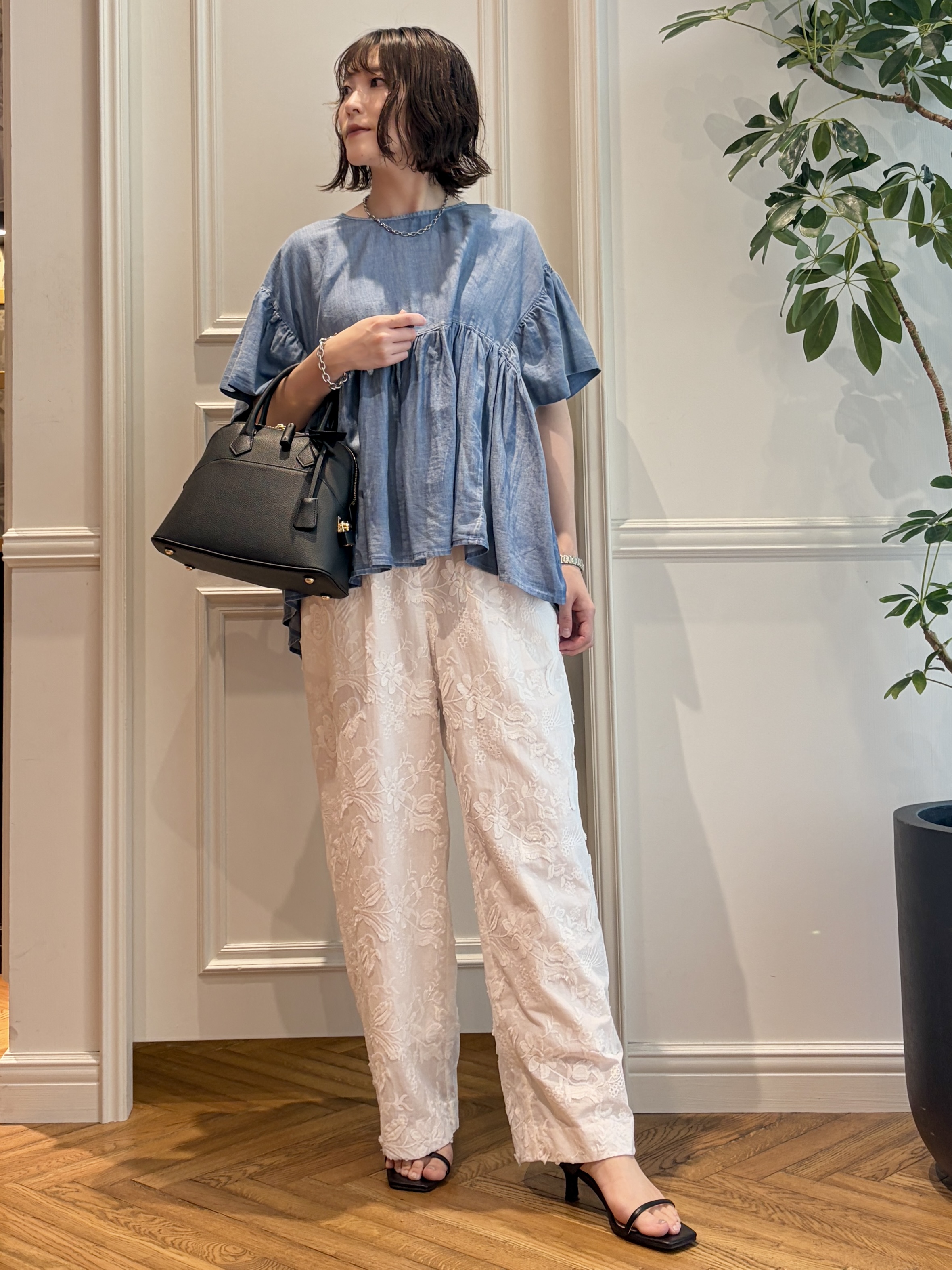 nakaoさんの「DRESSTERIOR｜◆mica della valle（ミカデラヴァッレ）Katia ハンドバッグ」を使ったコーディネート