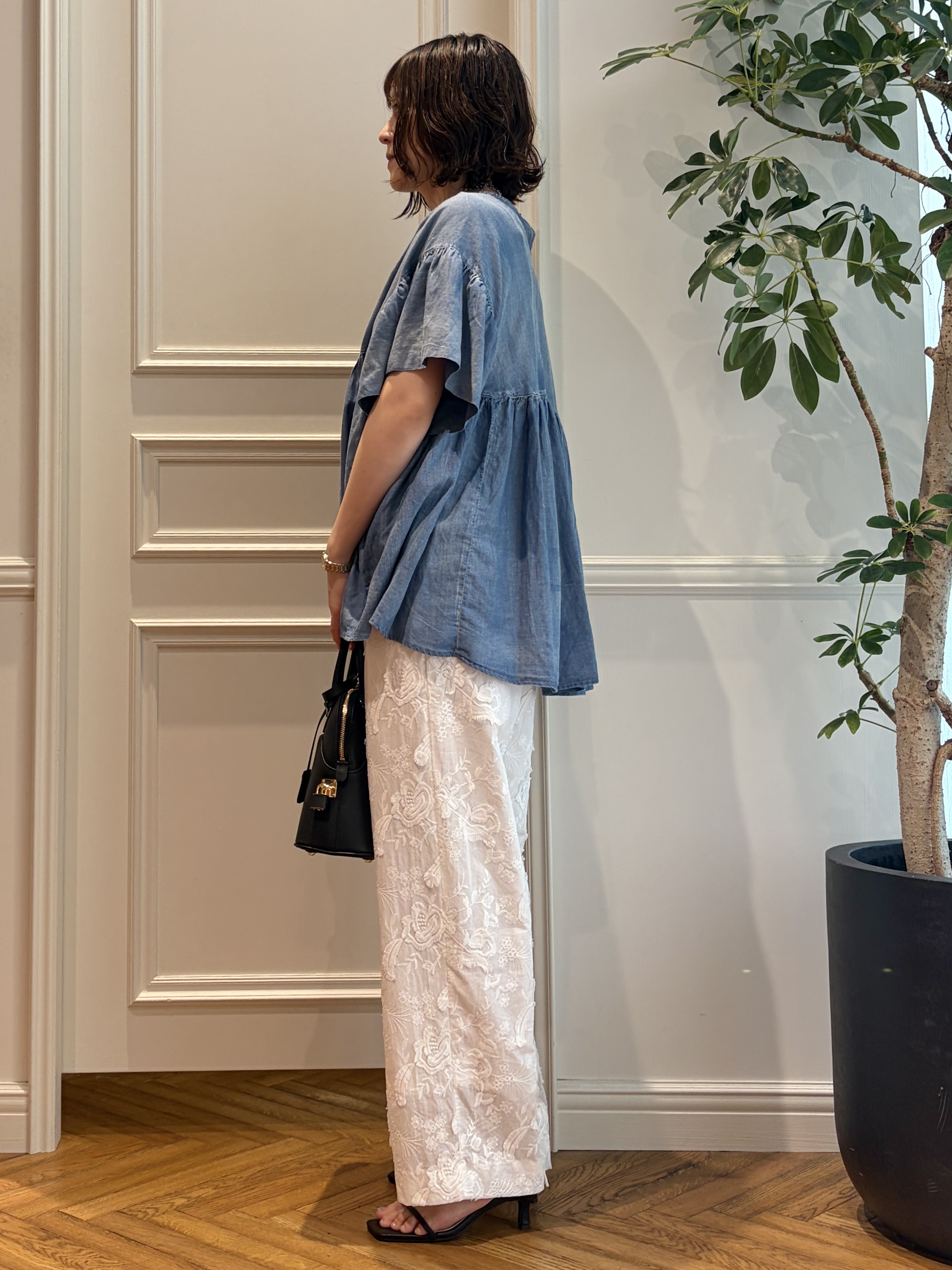 nakaoさんの「DRESSTERIOR｜◆mica della valle（ミカデラヴァッレ）Katia ハンドバッグ」を使ったコーディネート