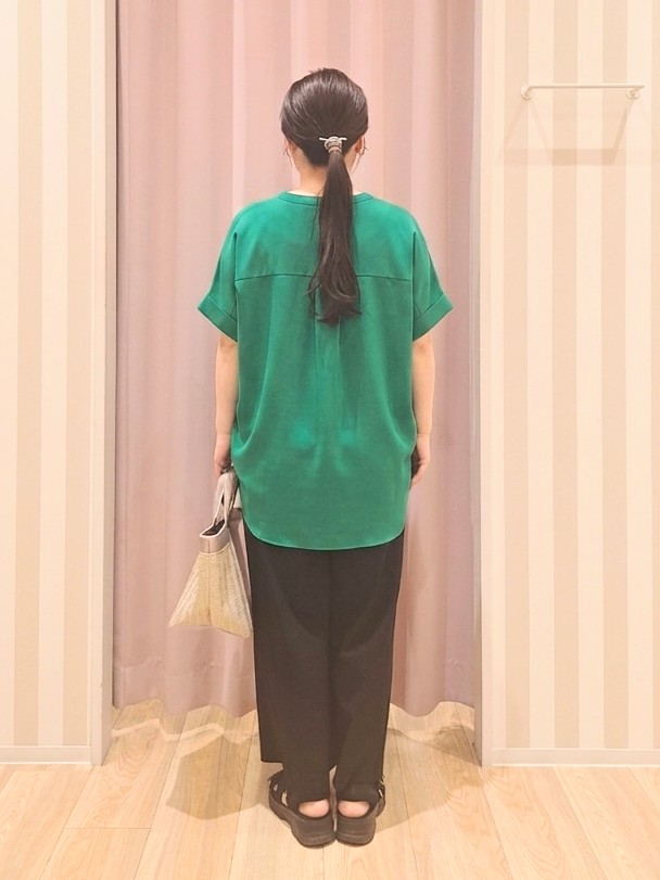 sho*さんの「SHOO･LA･RUE｜【高レビュー/体型カバー】インせず着られる スキッパー裾リボンブラウス」を使ったコーディネート