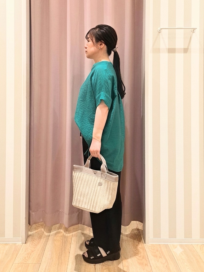 sho*さんの「SHOO･LA･RUE｜【高レビュー/体型カバー】インせず着られる スキッパー裾リボンブラウス」を使ったコーディネート