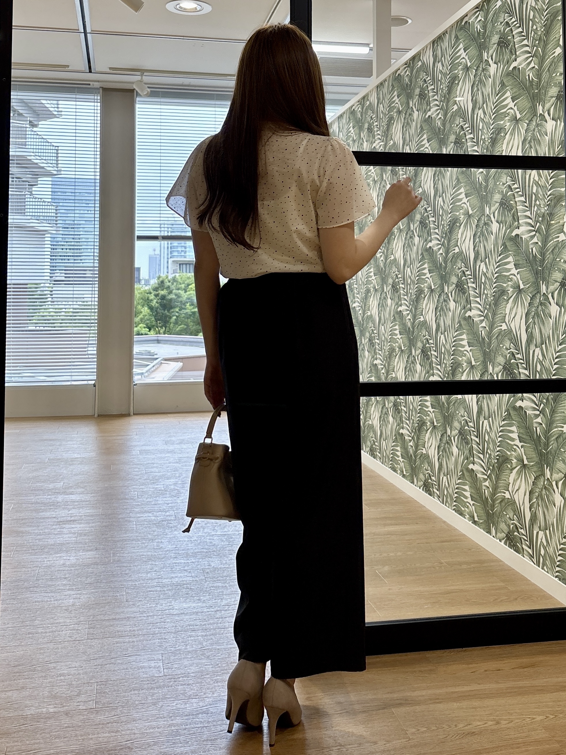 sayaさんの「COUP DE CHANCE｜【手洗い可／日本製】ドット柄フロッキープリントブラウス」を使ったコーディネート