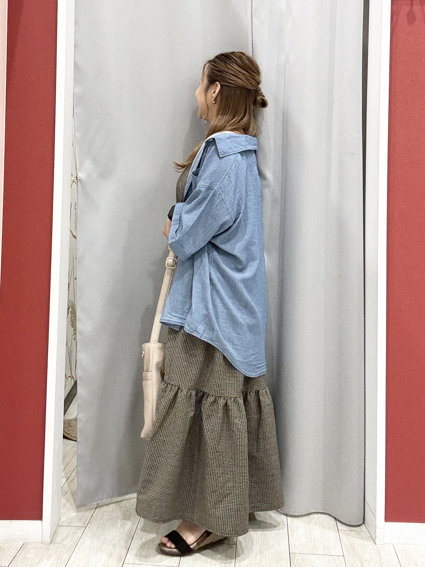 shioさんの「SHOO･LA･RUE｜【S-LL/洗濯機可/綿100%】やわらかシアーデニム 5分袖ポケットシャツ」を使ったコーディネート