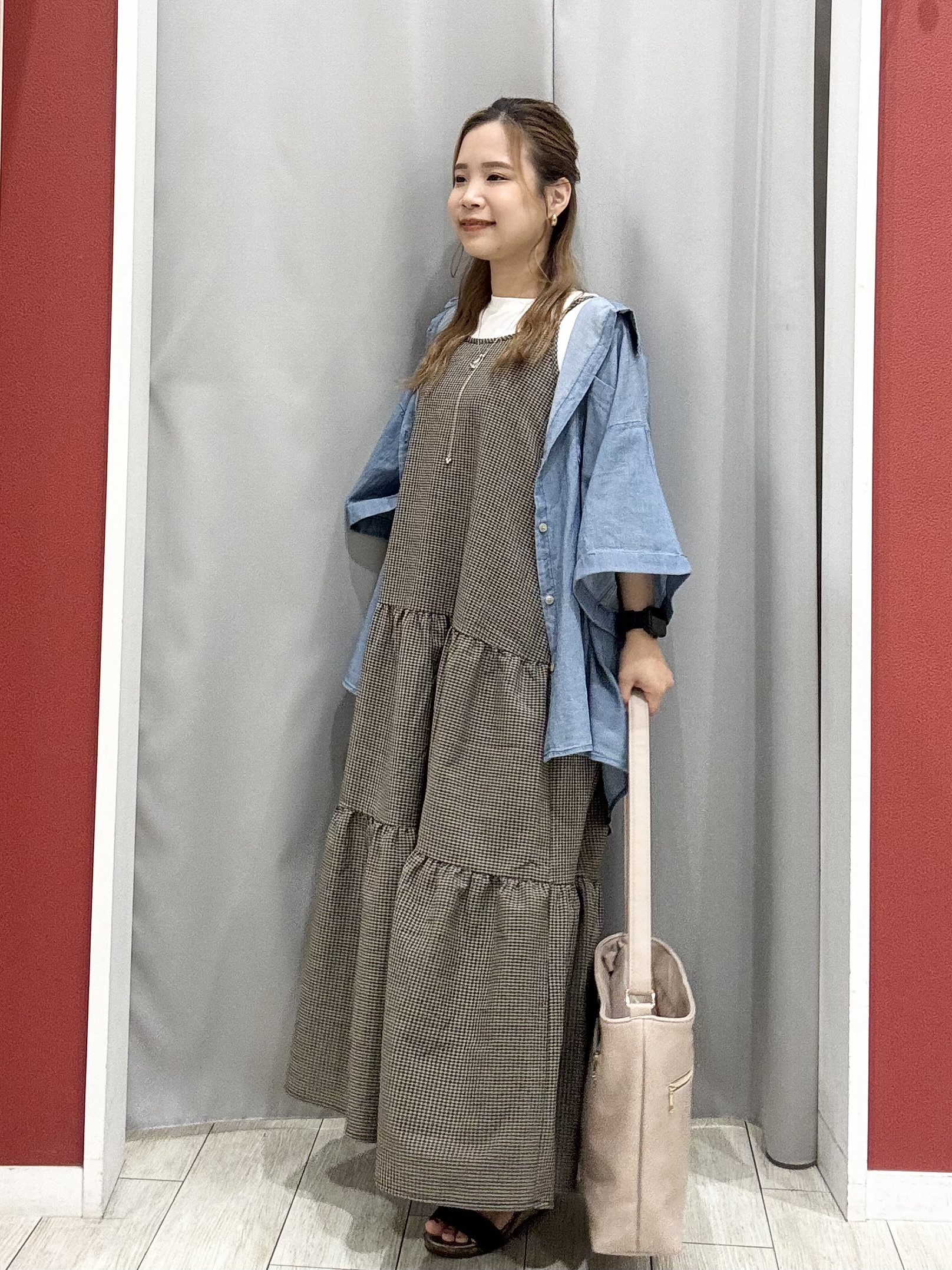 shioさんの「SHOO･LA･RUE｜【S-LL/洗濯機可/綿100%】やわらかシアーデニム 5分袖ポケットシャツ」を使ったコーディネート