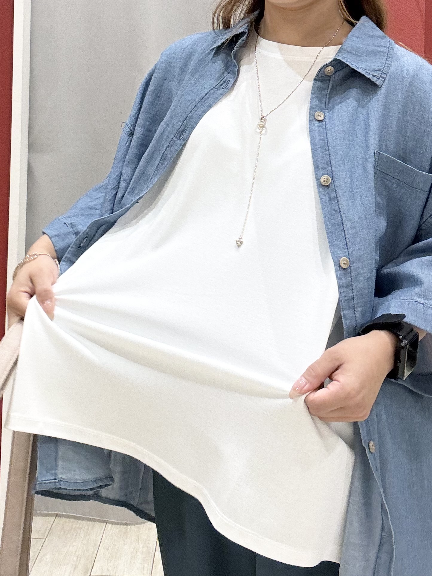 shioさんの「SHOO･LA･RUE｜【S-LL/洗濯機可/綿100%】やわらかシアーデニム 5分袖ポケットシャツ」を使ったコーディネート