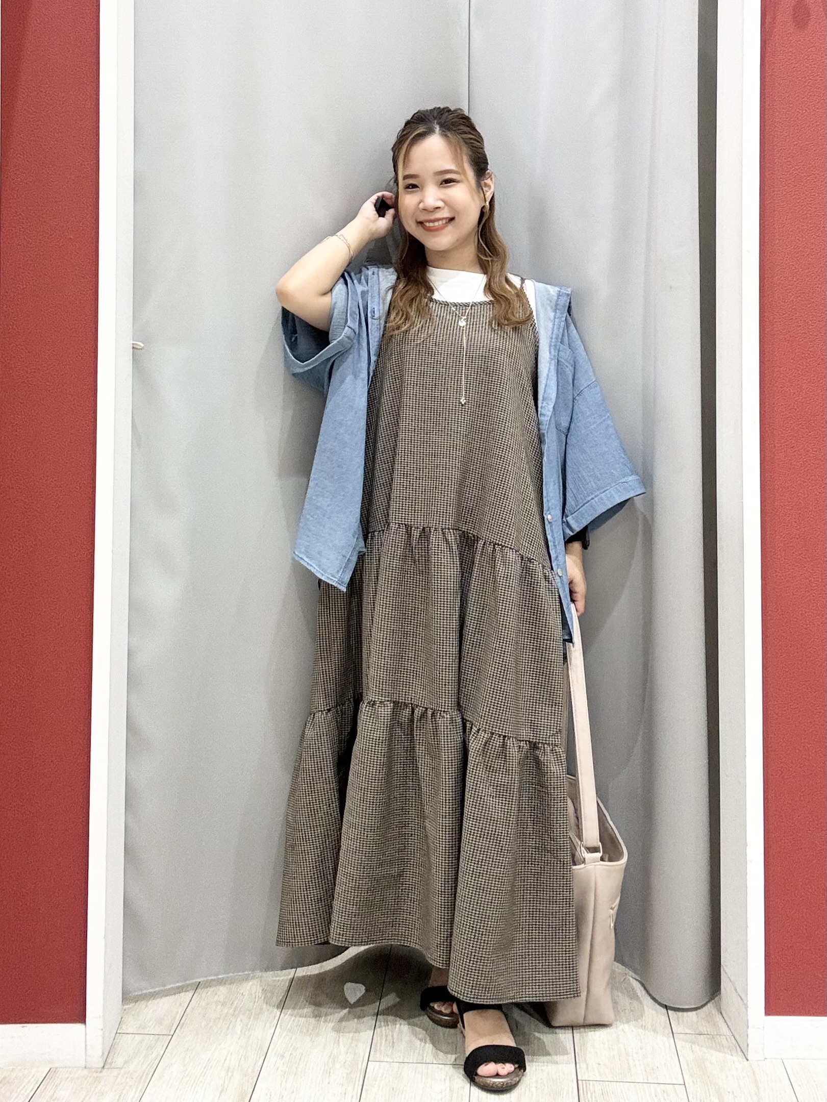 shioさんの「SHOO･LA･RUE｜【S-LL/洗濯機可/綿100%】やわらかシアーデニム 5分袖ポケットシャツ」を使ったコーディネート