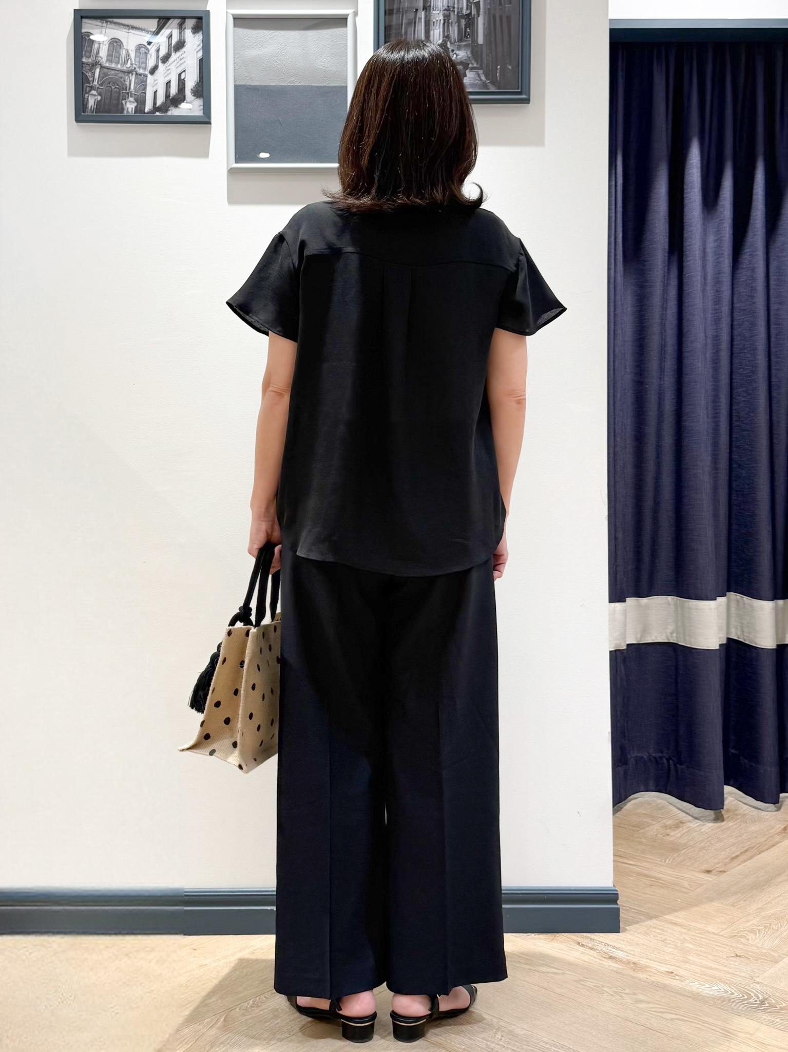 Lilyさんの「grove｜【洗濯機OK・ひんやり/SETUP可】シワになりにくい、フレアスリーブブラウス」を使ったコーディネート