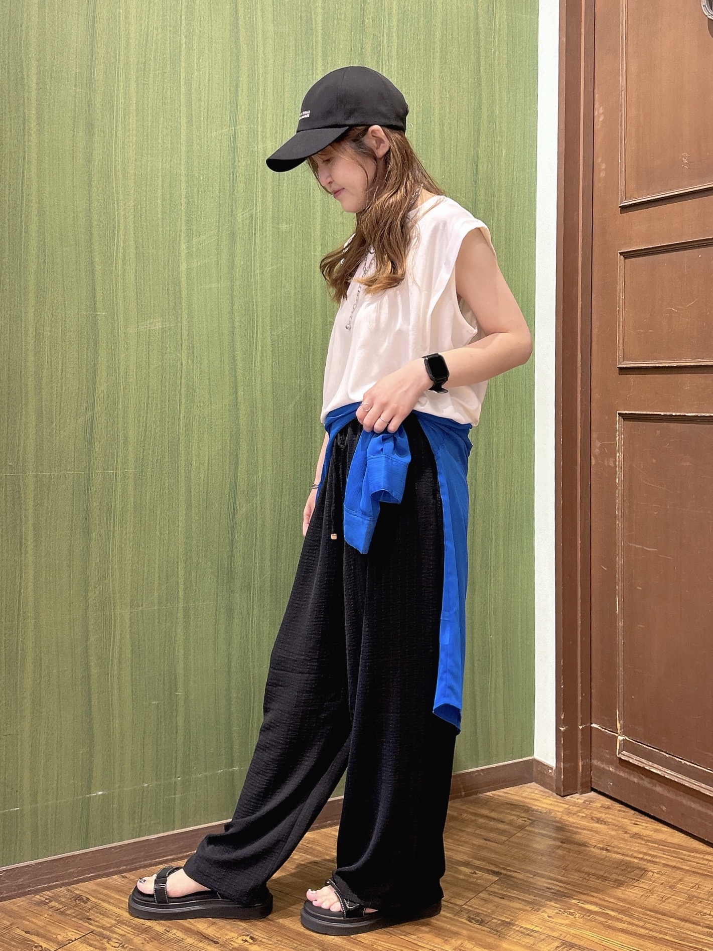 かおりさんの「SHOO･LA･RUE｜【UVカット/接触冷感】とろみタックノースリーブトップス」を使ったコーディネート