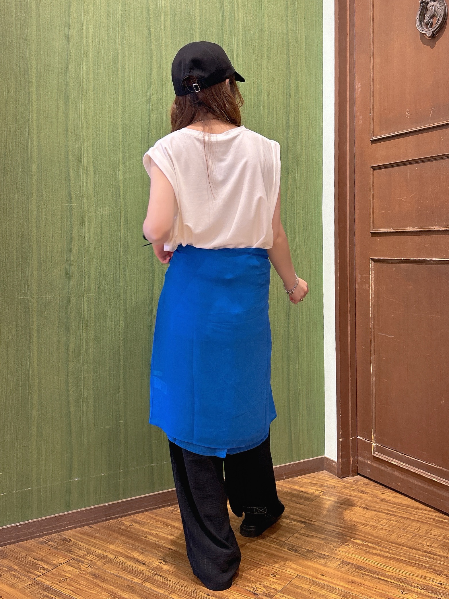 かおりさんの「SHOO･LA･RUE｜【UVカット/接触冷感】とろみタックノースリーブトップス」を使ったコーディネート