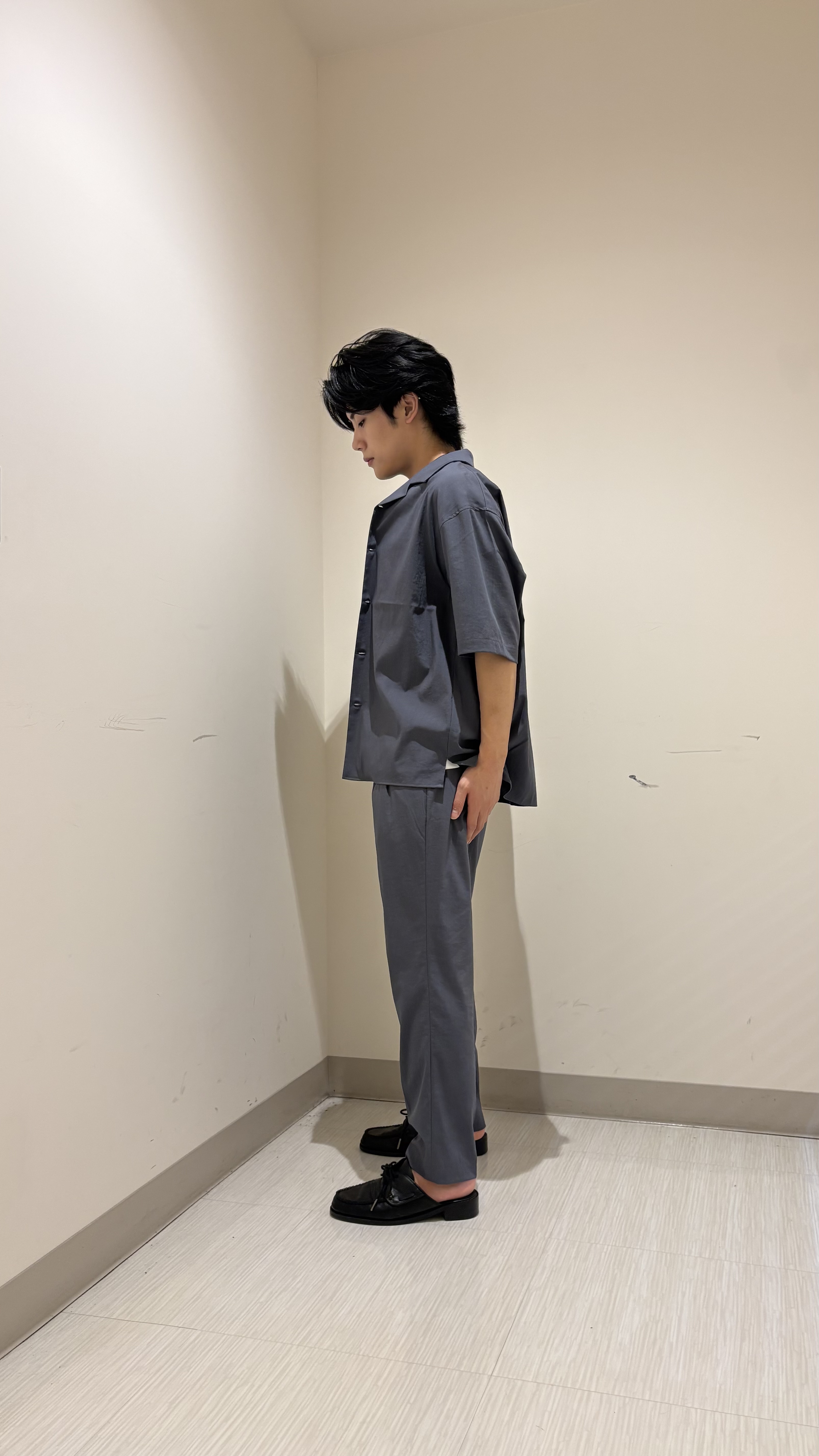 辻一樹さんの「tk.TAKEO KIKUCHI｜【接触冷感／UVCUT】COOL PLAY開襟シャツ」を使ったコーディネート