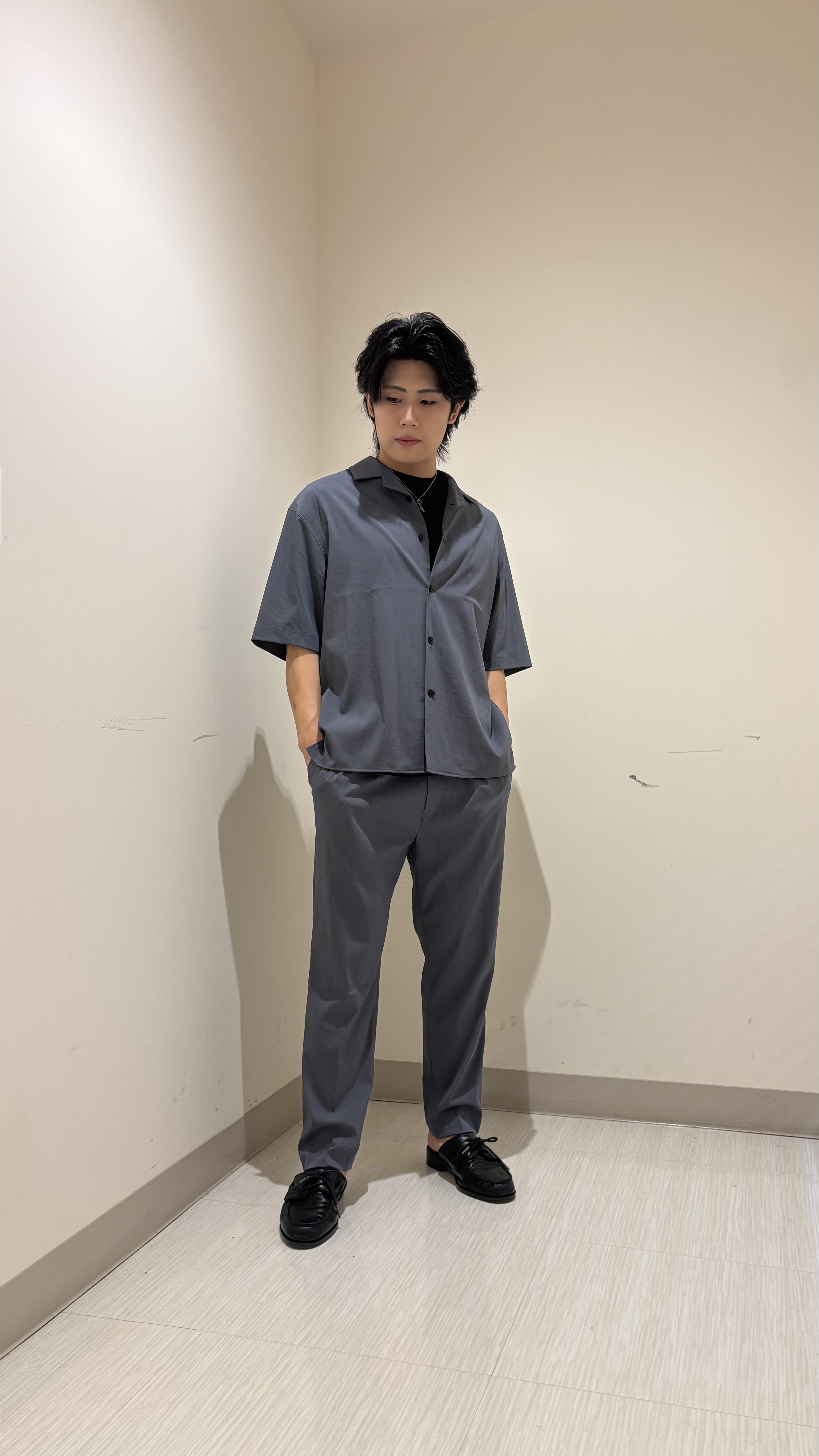 辻一樹さんの「tk.TAKEO KIKUCHI｜【接触冷感／UVCUT】COOL PLAY開襟シャツ」を使ったコーディネート