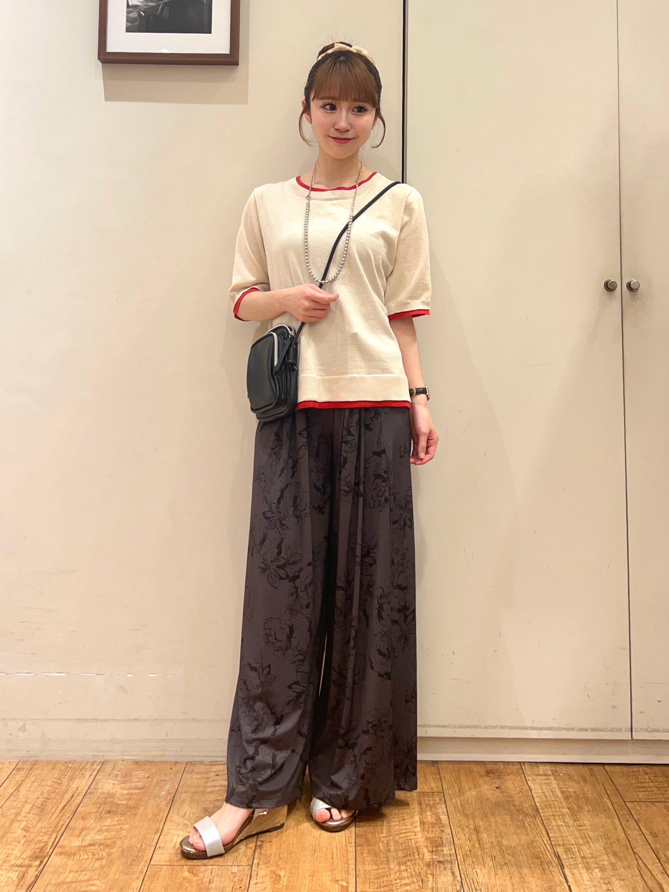 AIRIさんの「SHOO･LA･RUE｜【二の腕隠れる/コットン混】配色使いで差がつく 洗える五分袖ニット」を使ったコーディネート