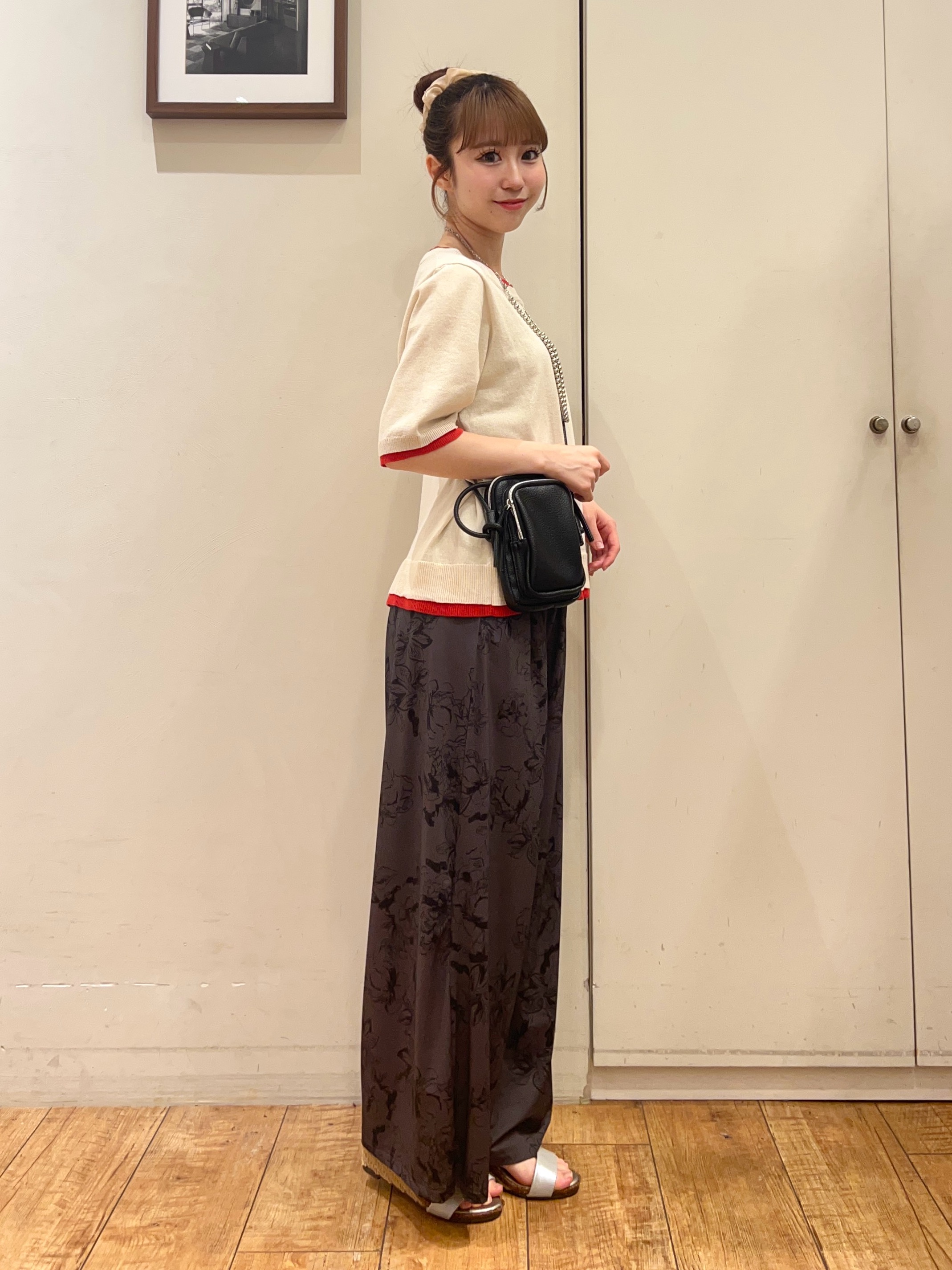 AIRIさんの「SHOO･LA･RUE｜【二の腕隠れる/コットン混】配色使いで差がつく 洗える五分袖ニット」を使ったコーディネート