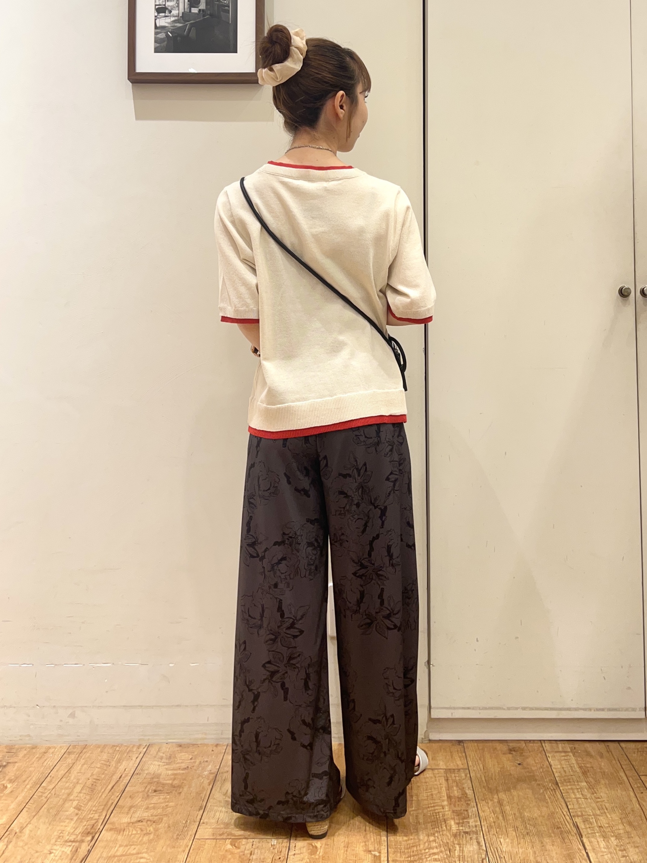 AIRIさんの「SHOO･LA･RUE｜【二の腕隠れる/コットン混】配色使いで差がつく 洗える五分袖ニット」を使ったコーディネート