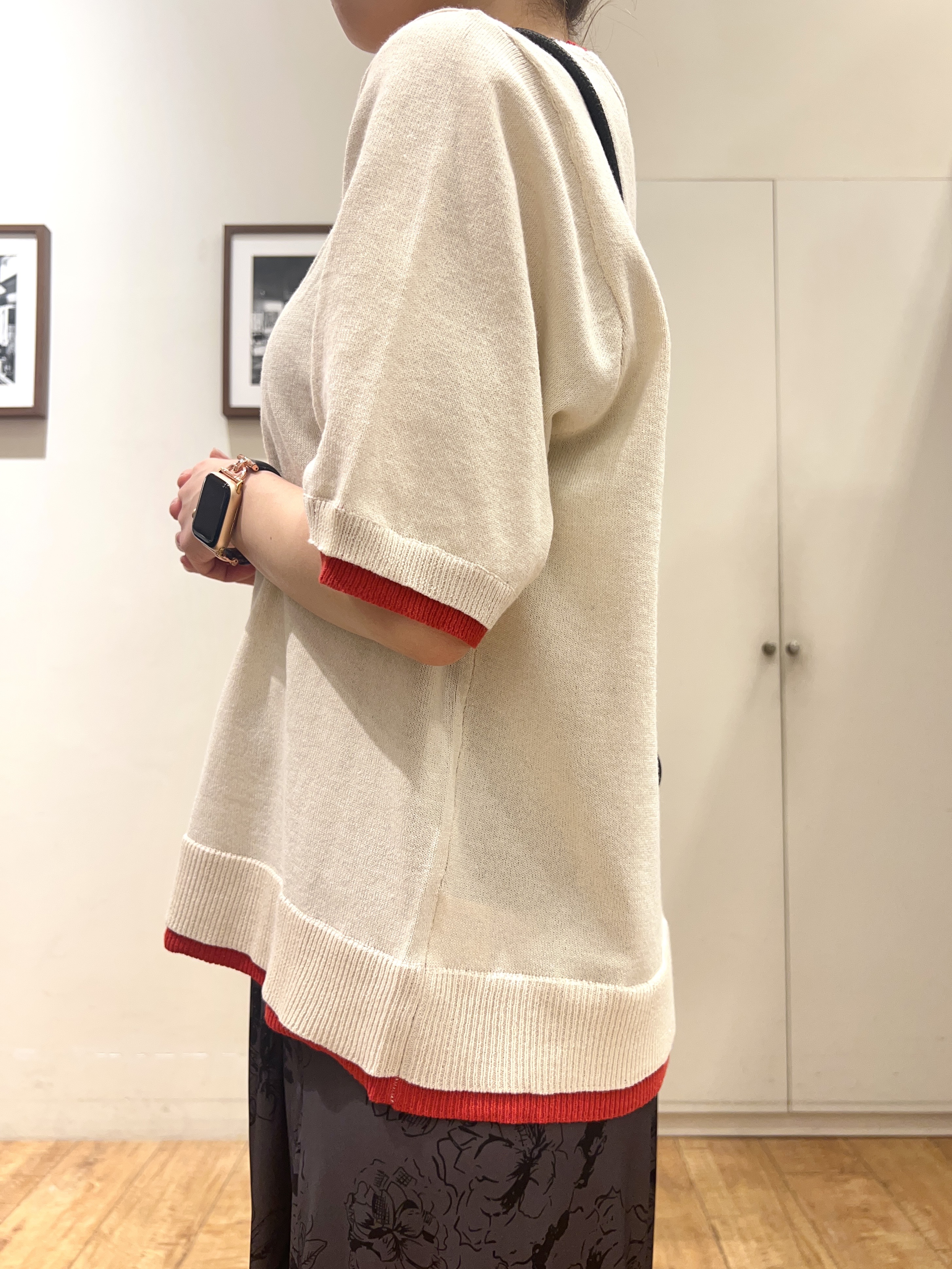 AIRIさんの「SHOO･LA･RUE｜【二の腕隠れる/コットン混】配色使いで差がつく 洗える五分袖ニット」を使ったコーディネート