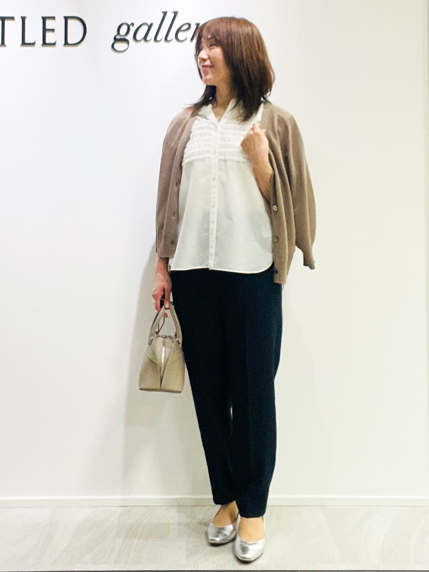 めいさんの「UNTITLED｜【接触冷感/通気性/洗える】フロントフリルブラウス」を使ったコーディネート