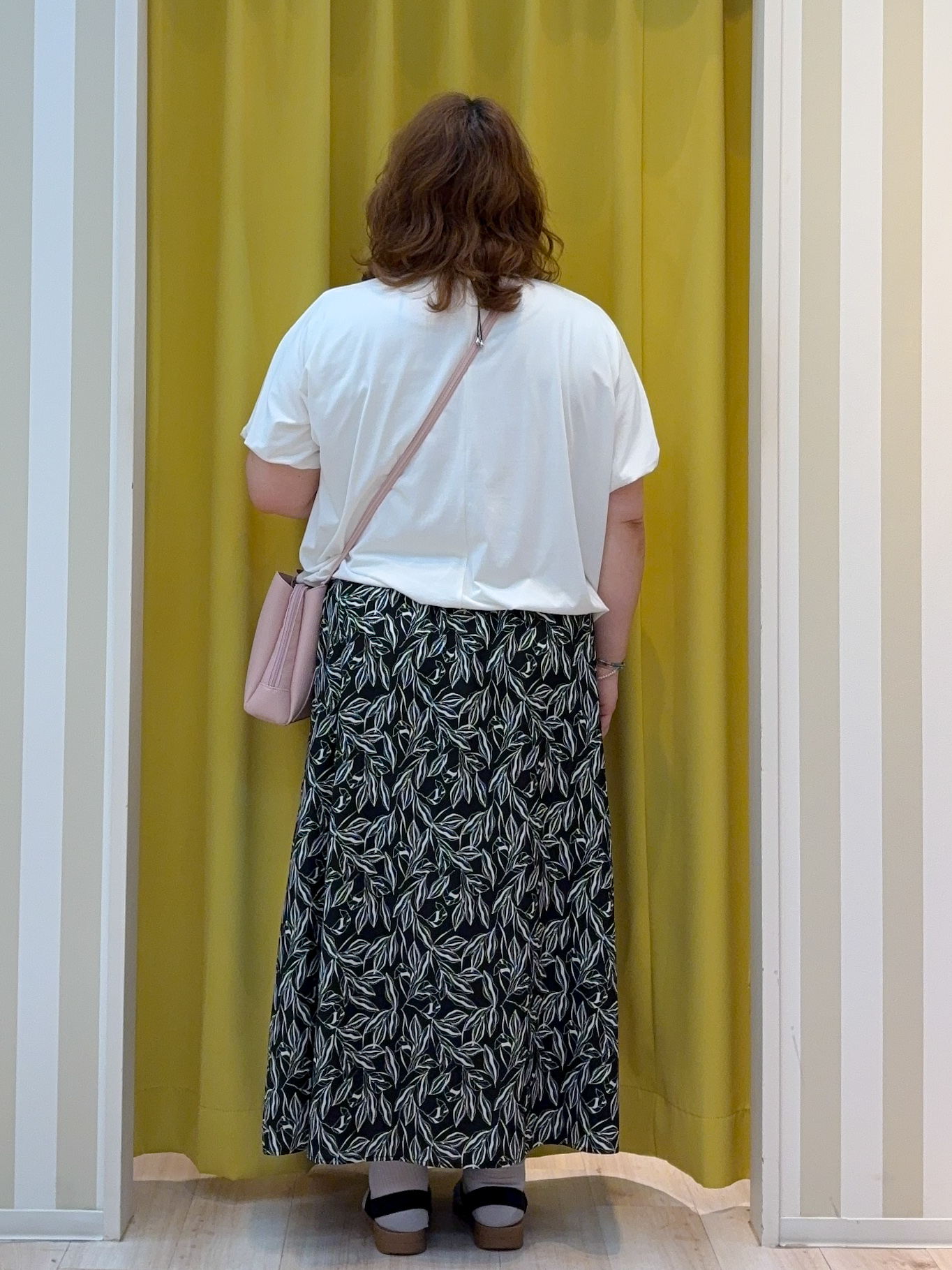 kotoさんさんの「SHOO･LA･RUE｜【ひんやり/洗濯機可】インせず着られる バルーンデザインTシャツ」を使ったコーディネート
