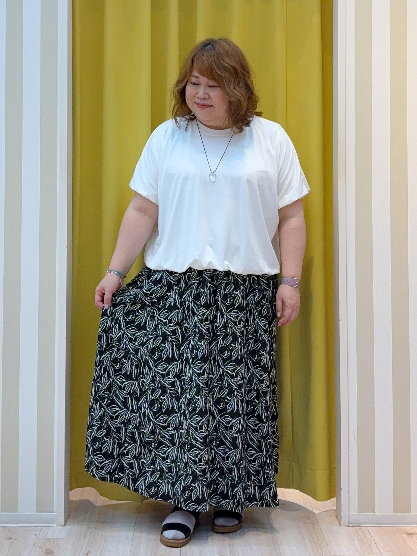 kotoさんさんの「SHOO･LA･RUE｜【ひんやり/洗濯機可】インせず着られる バルーンデザインTシャツ」を使ったコーディネート