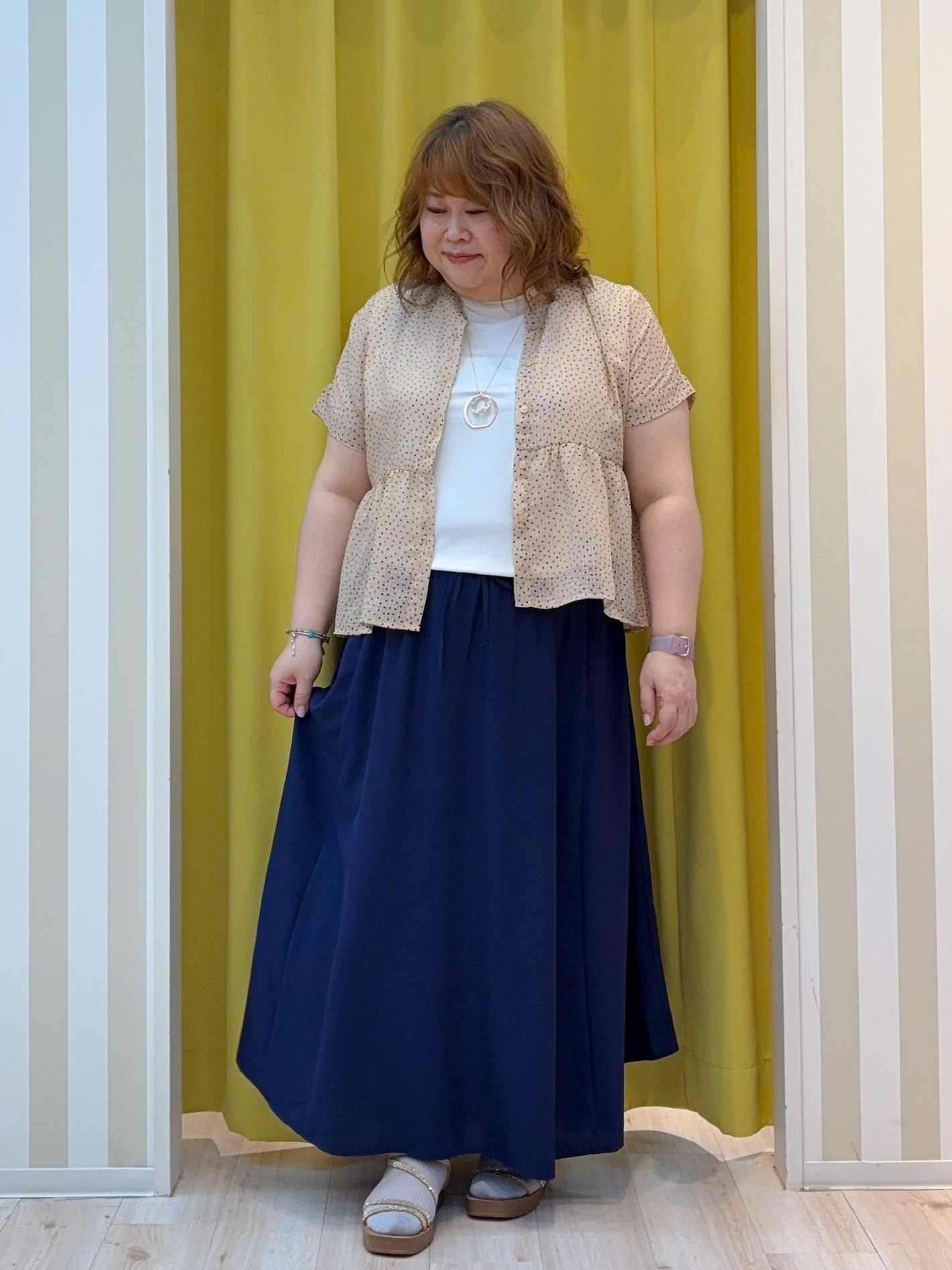 kotoさんさんの「SHOO･LA･RUE｜【S-LL/洗濯機可】シアーペプラムブラウス」を使ったコーディネート