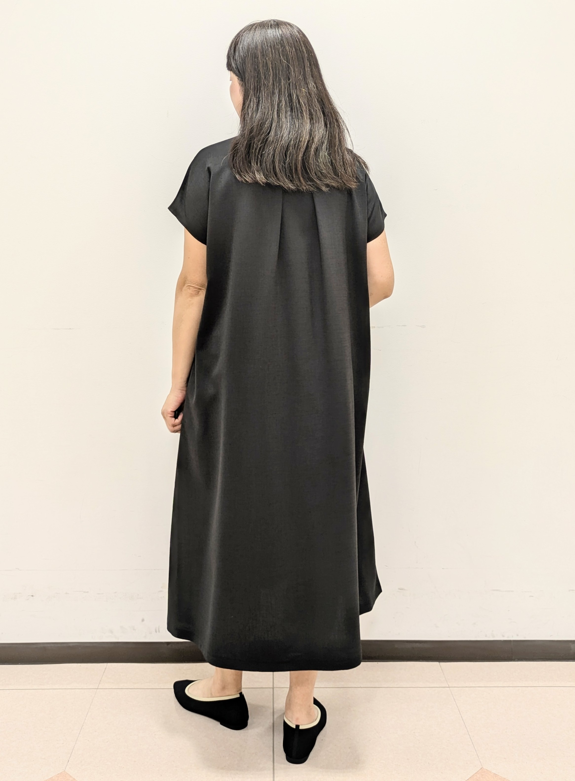 ともさんの「UNTITLED｜【UV/接触冷感/遮熱/通気性】スラブバンドカラーワンピース」を使ったコーディネート