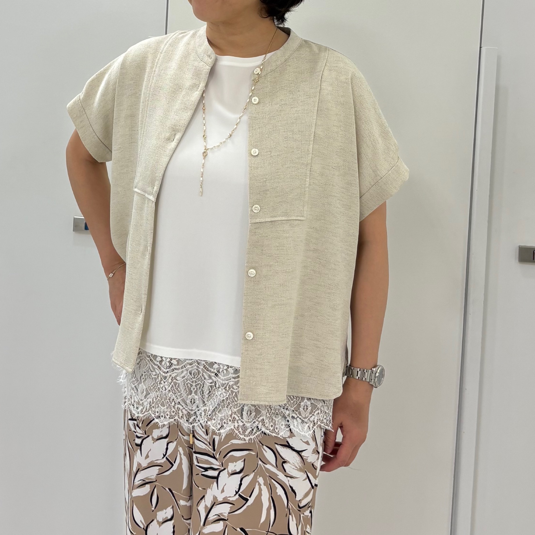 hIさんの「COUP DE CHANCE｜【手洗い可／日本製／接触冷感】裾レースカットソー」を使ったコーディネート