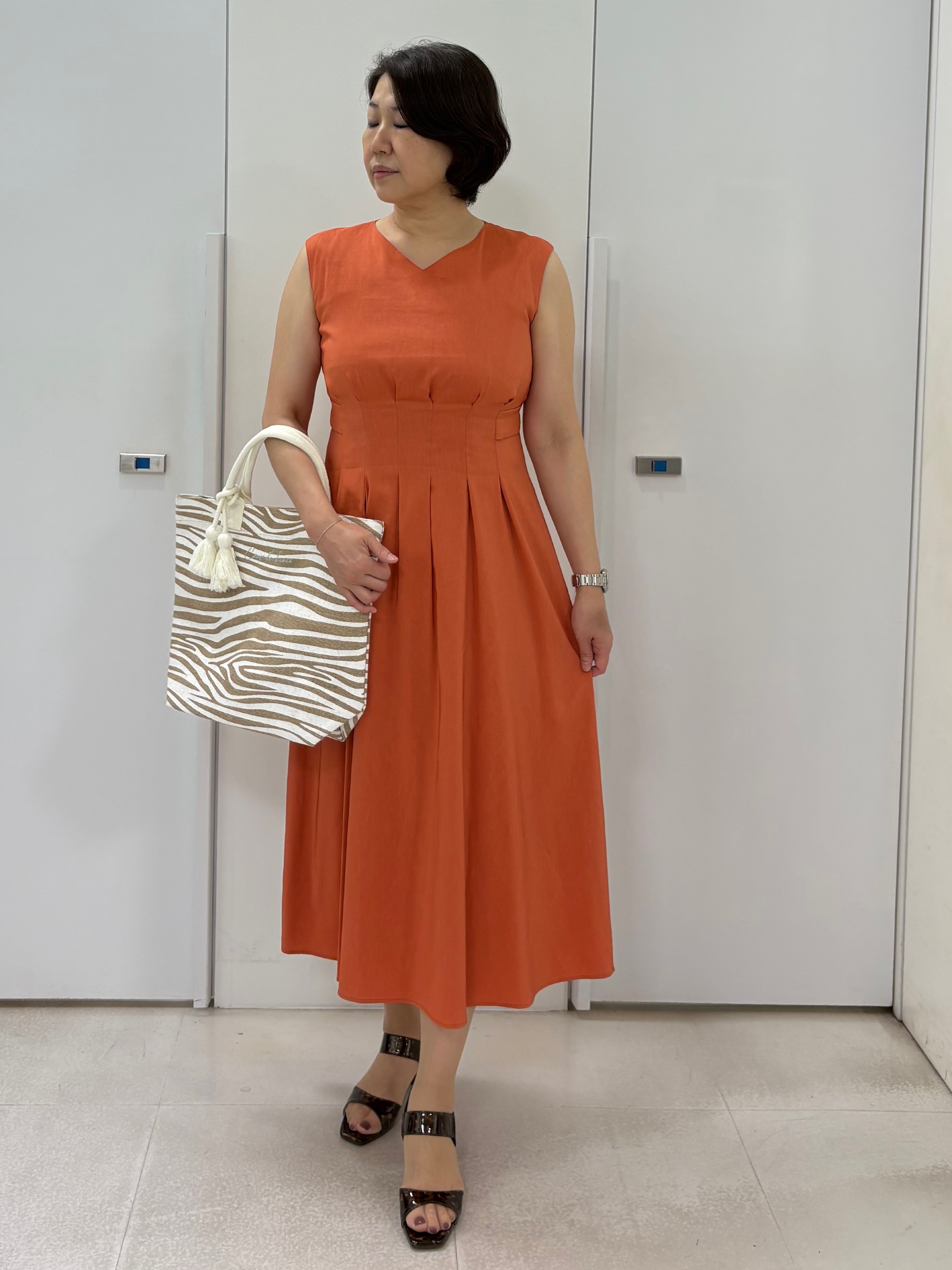 hIさんの「COUP DE CHANCE｜【手洗い可／日本製】ノースリーブフレアワンピース」を使ったコーディネート
