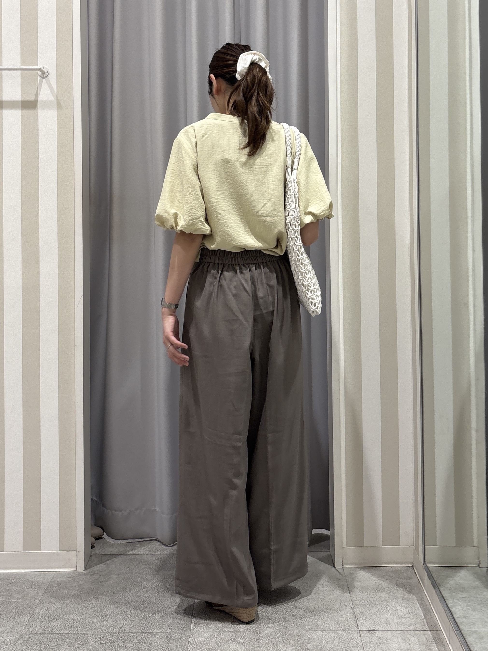Rikaさんの「SHOO･LA･RUE｜【S-LL/洗濯機可】バルーンスリーブ　キーネックブラウス」を使ったコーディネート