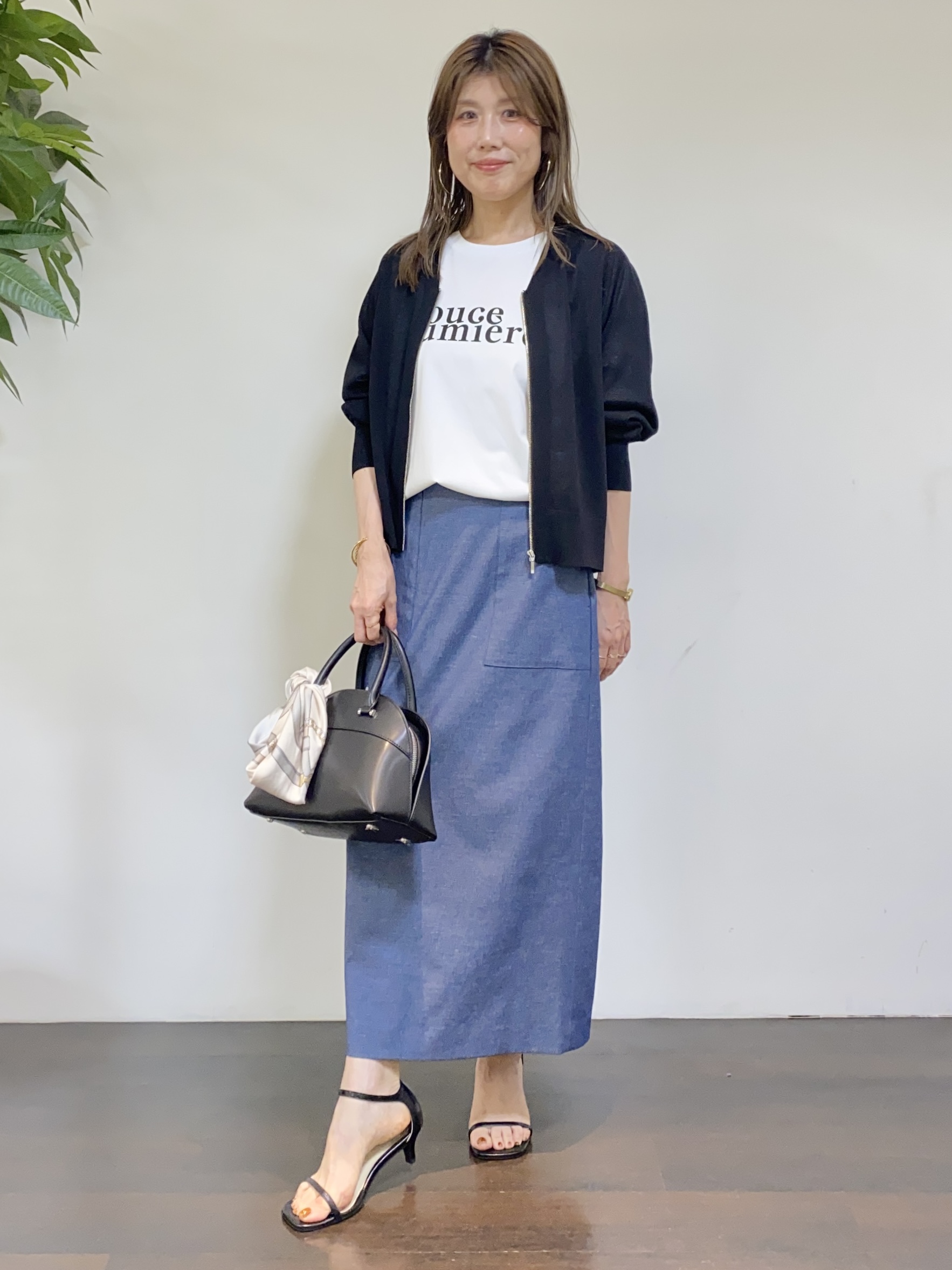 tomoさんの「UNTITLED｜【アンサンブル可/日除け・冷房対策】シアーレーヨンZIPカーディガン」を使ったコーディネート