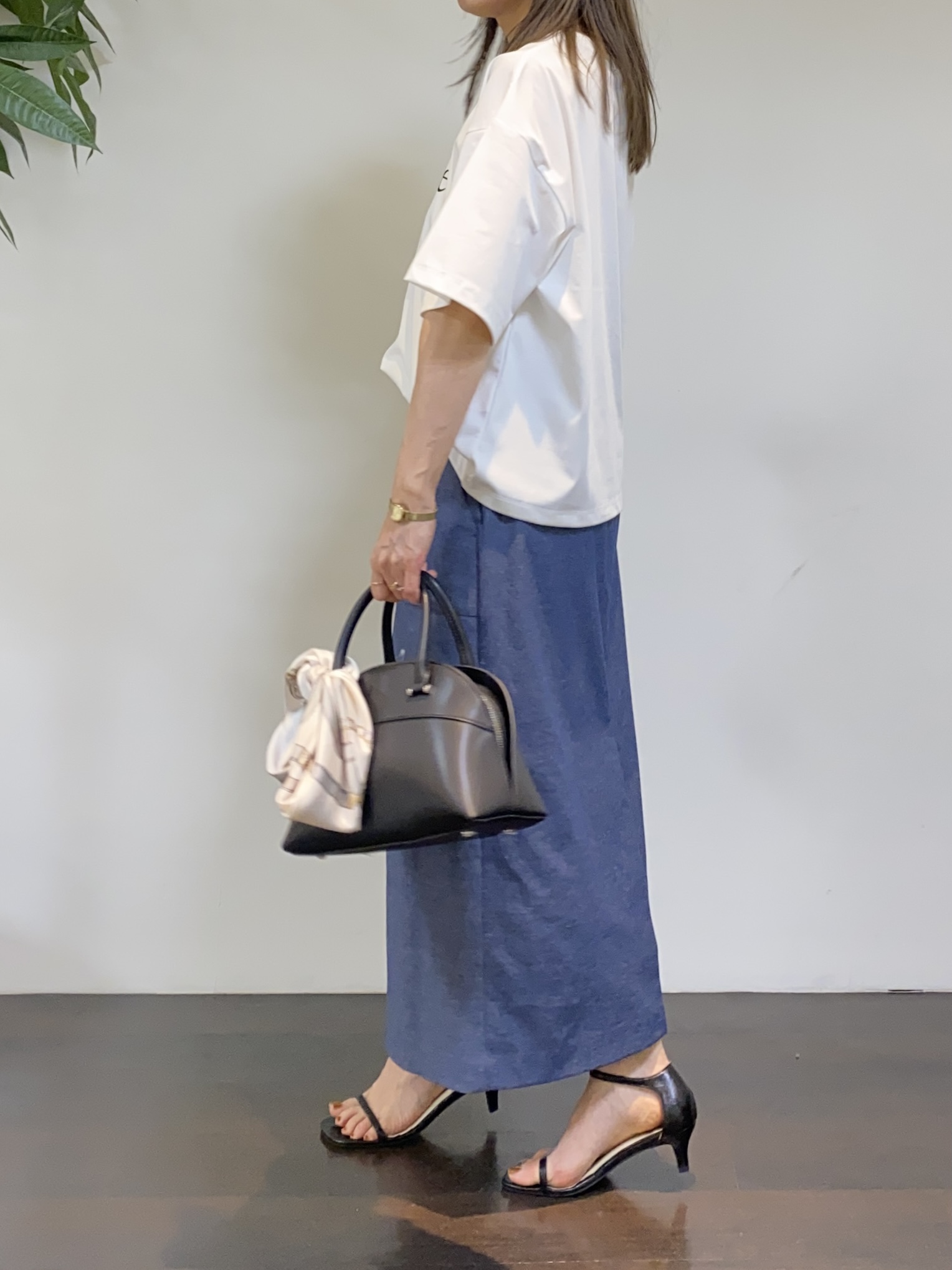 tomoさんの「UNTITLED｜【アンサンブル可/日除け・冷房対策】シアーレーヨンZIPカーディガン」を使ったコーディネート