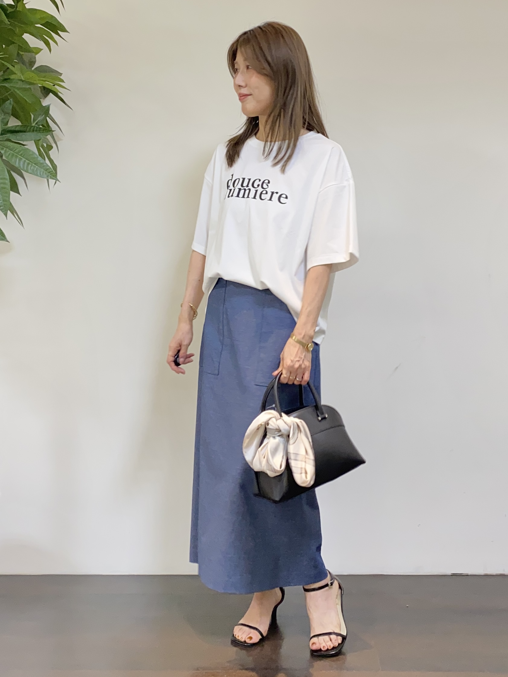 tomoさんの「UNTITLED｜【アンサンブル可/日除け・冷房対策】シアーレーヨンZIPカーディガン」を使ったコーディネート