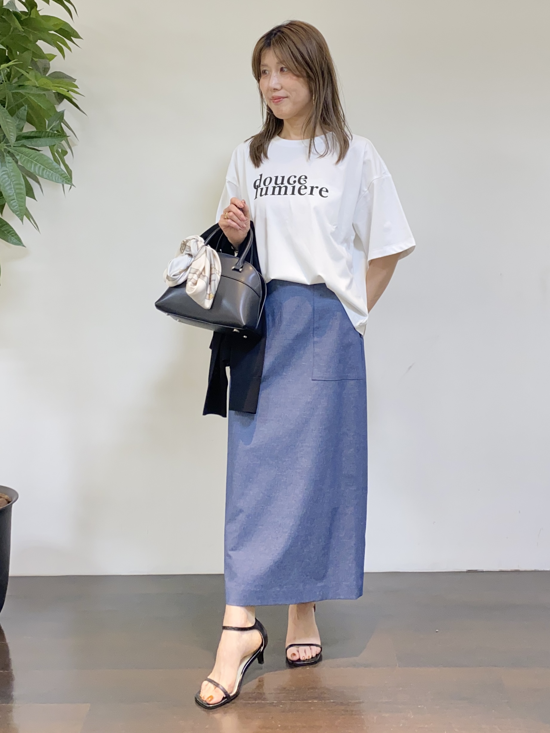 tomoさんの「UNTITLED｜【アンサンブル可/日除け・冷房対策】シアーレーヨンZIPカーディガン」を使ったコーディネート