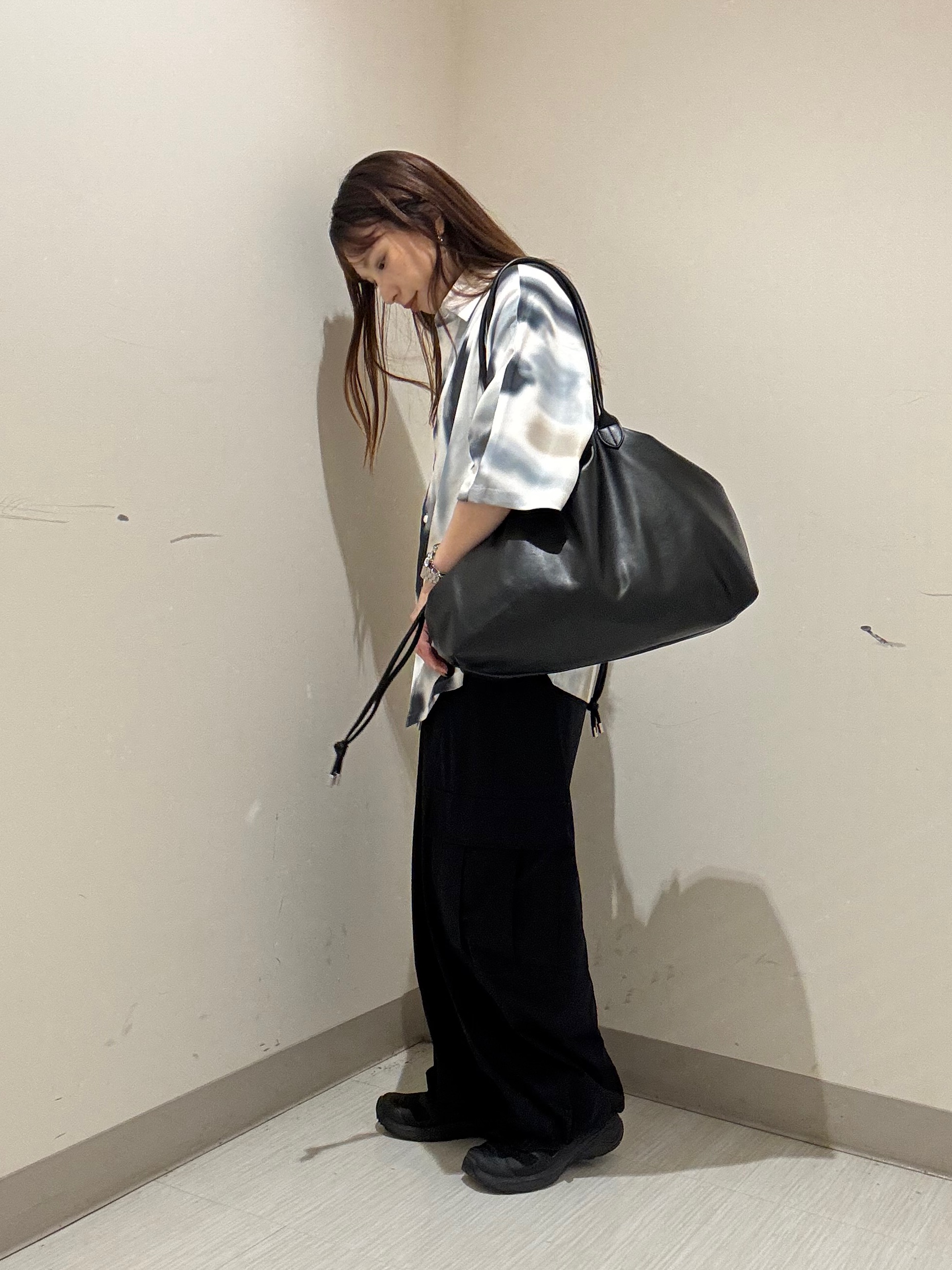 S.A.Oさんの「tk.TAKEO KIKUCHI｜【今、売れています。】アブストラクトドルマンとろみシャツ/さらっとタッチ/ドレープ/美シルエット/総」を使ったコーディネート