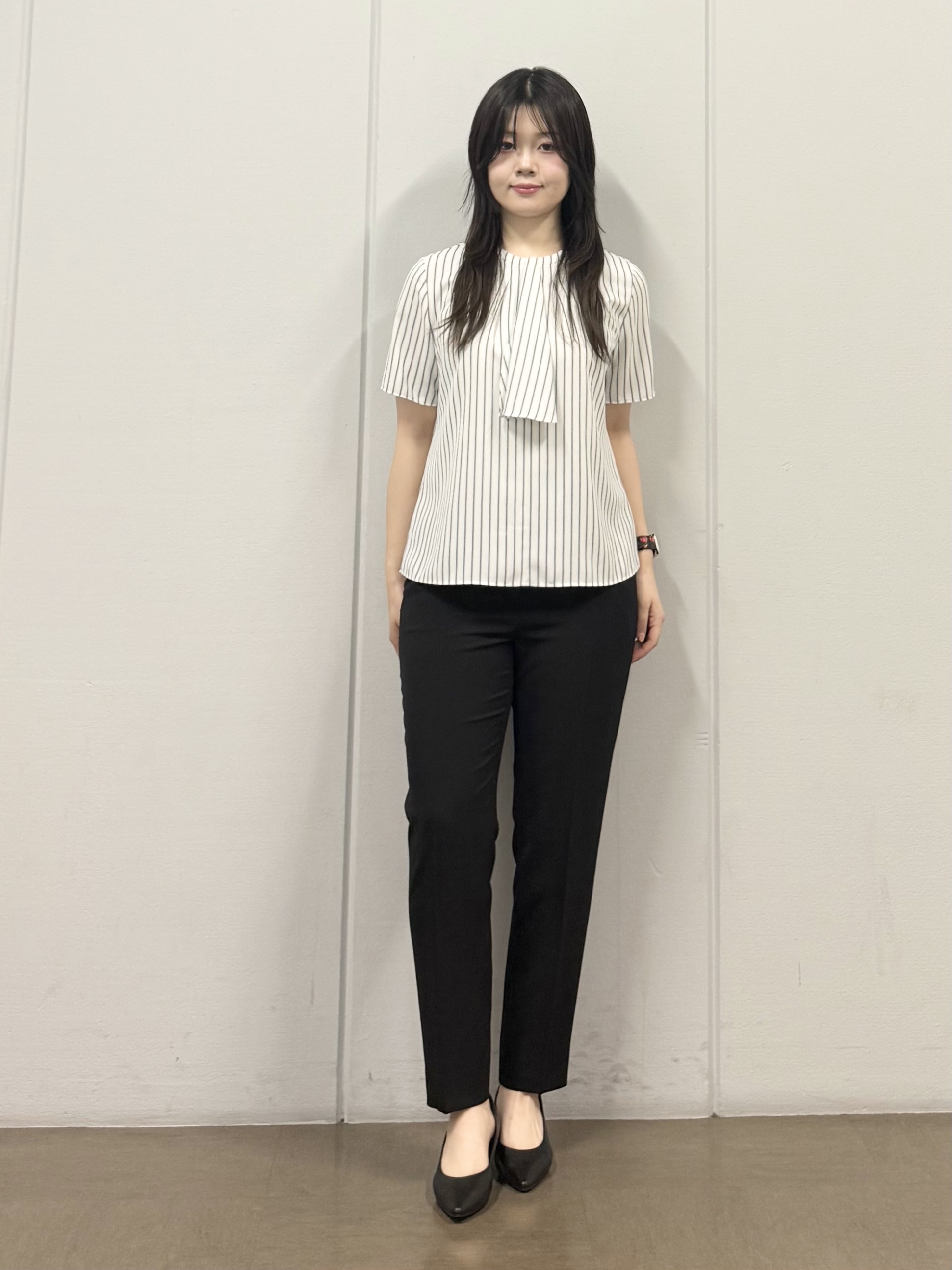 mizukiさんの「INDIVI｜【洗える／UVケア】ストライプ柄＆無地 ボウタイ風 半袖ブラウス」を使ったコーディネート