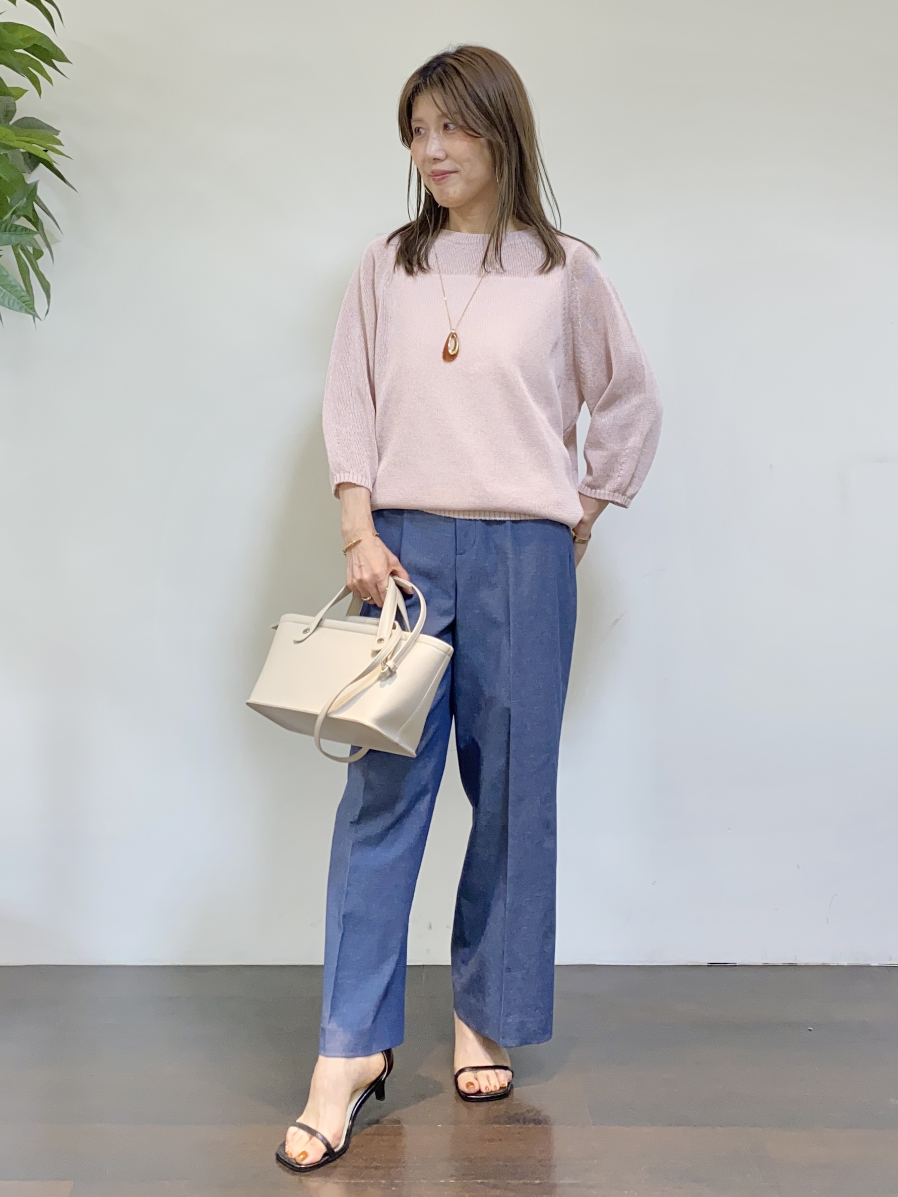 tomoさんの「UNTITLED｜【洗える/ゆったり】クルーネックドライニット」を使ったコーディネート